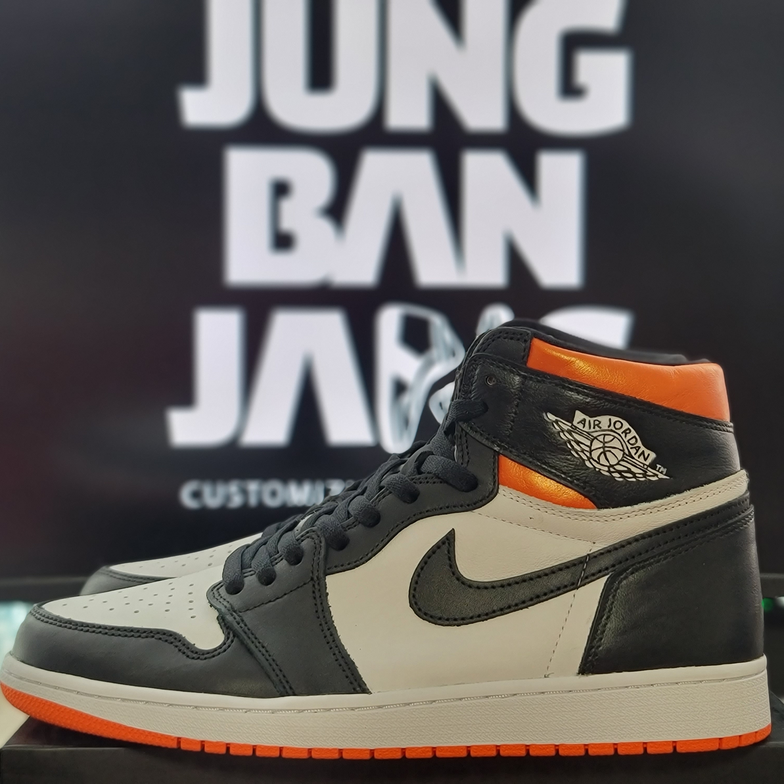 Jordan 1 Retro High OG Electro Orange 착용 스타일 - 4