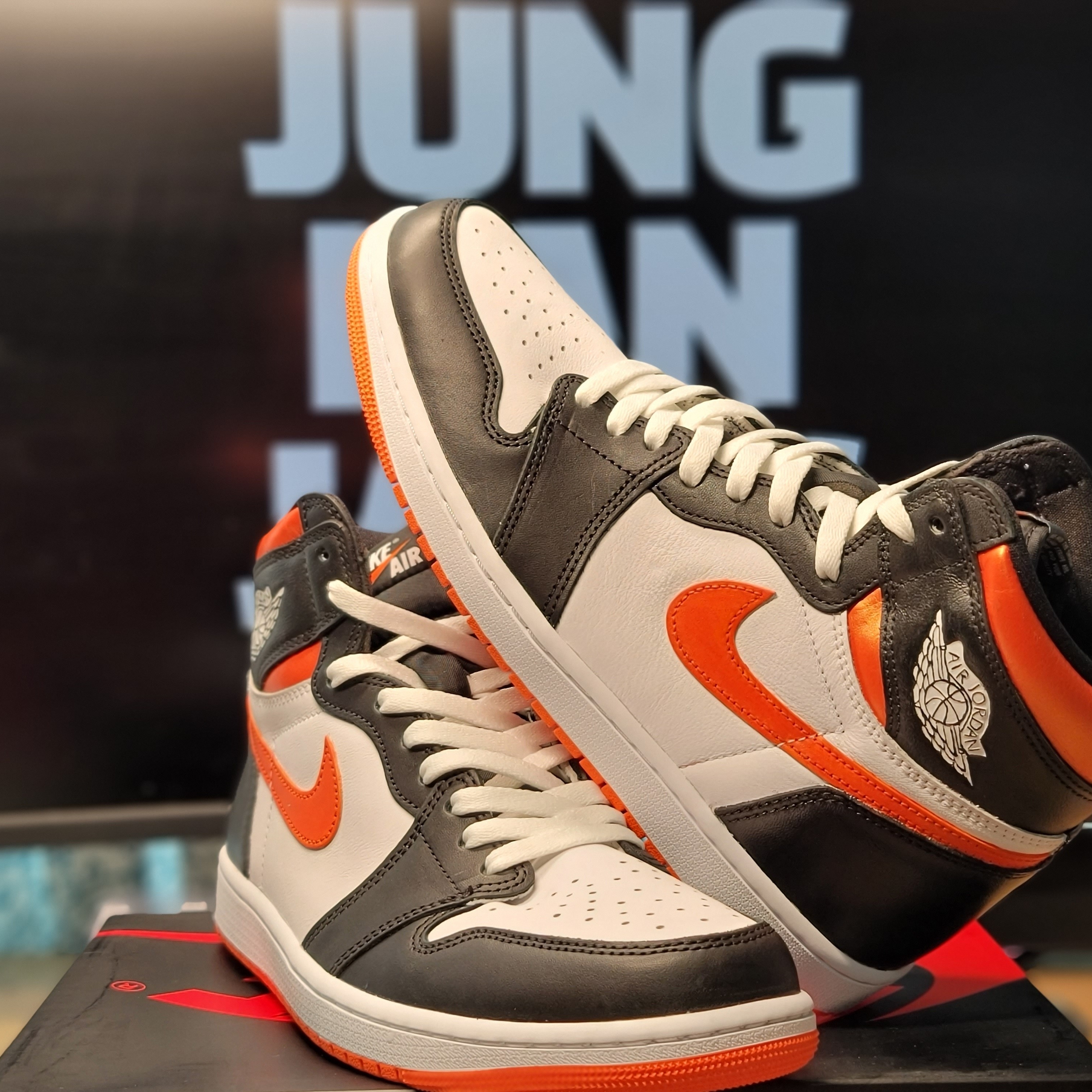 Jordan 1 Retro High OG Electro Orange 착용 스타일 - 1