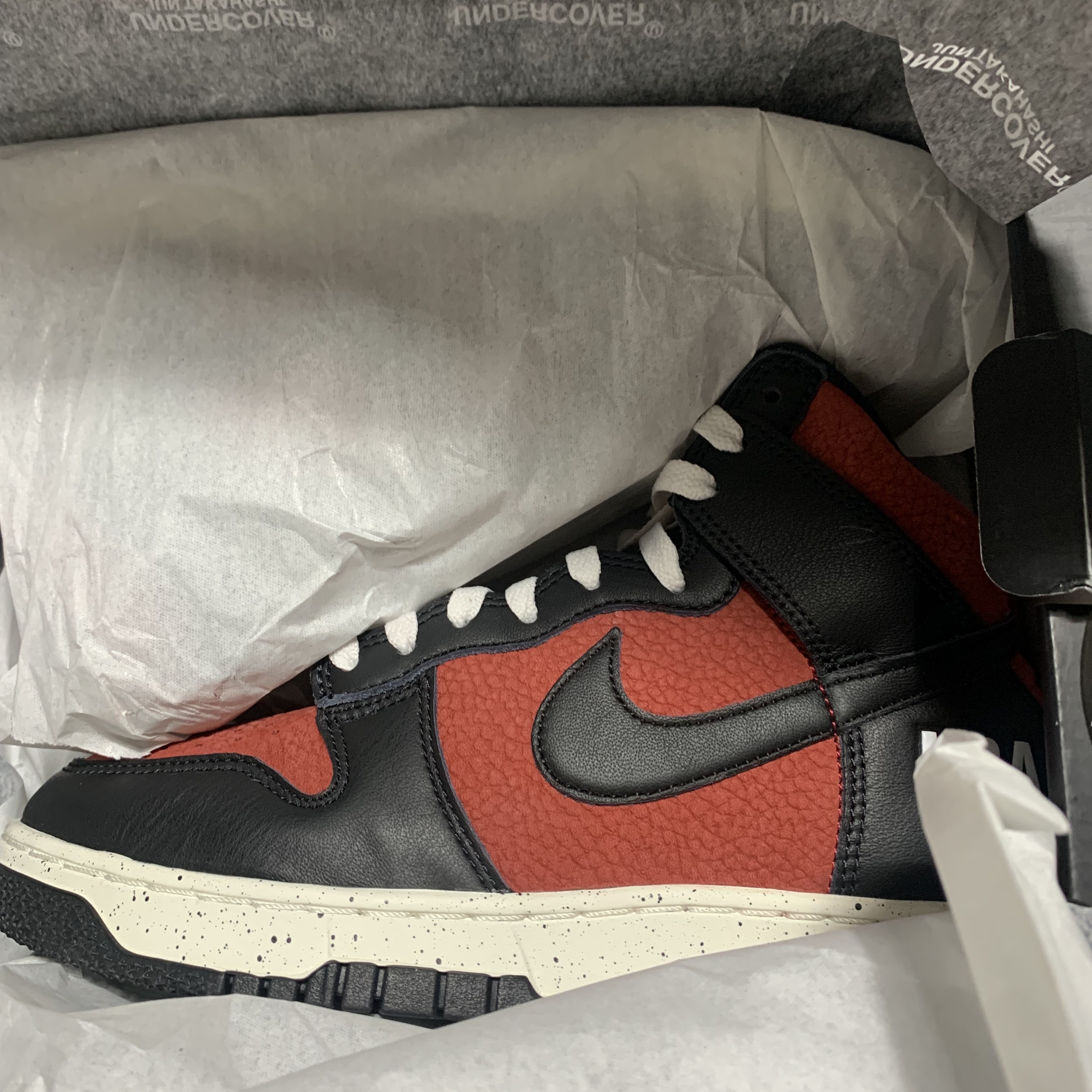 Nike x Undercover Dunk High 1985 Gym Red 착용 스타일