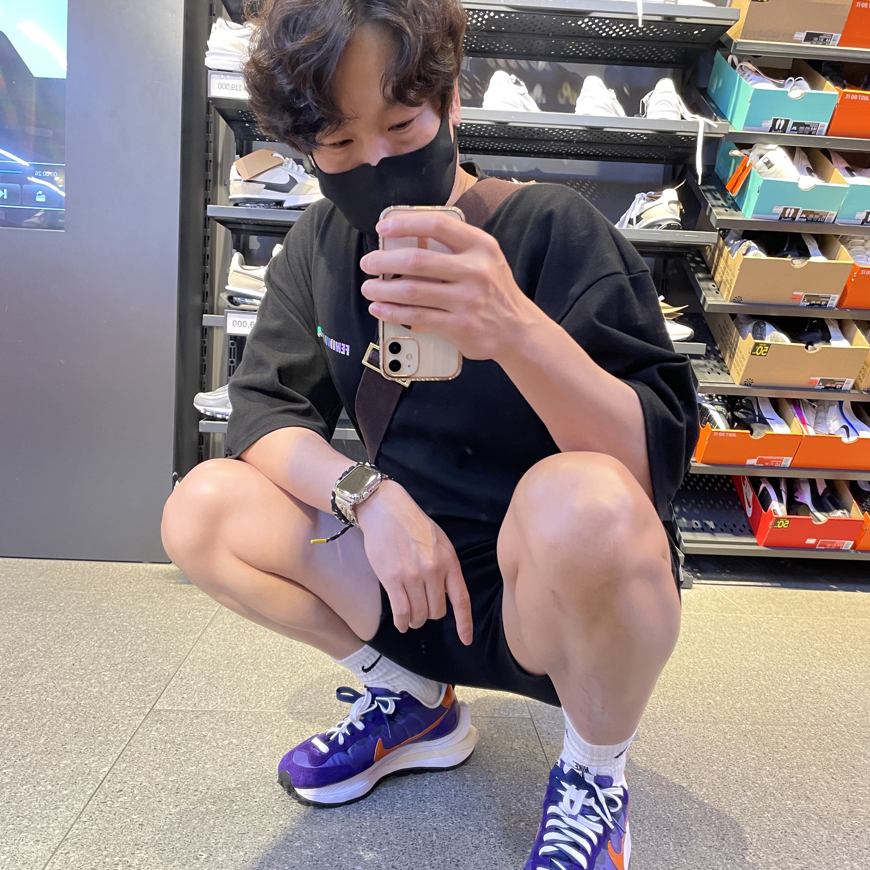 Nike x Sacai VaporWaffle Dark Iris 착용 스타일 - 2