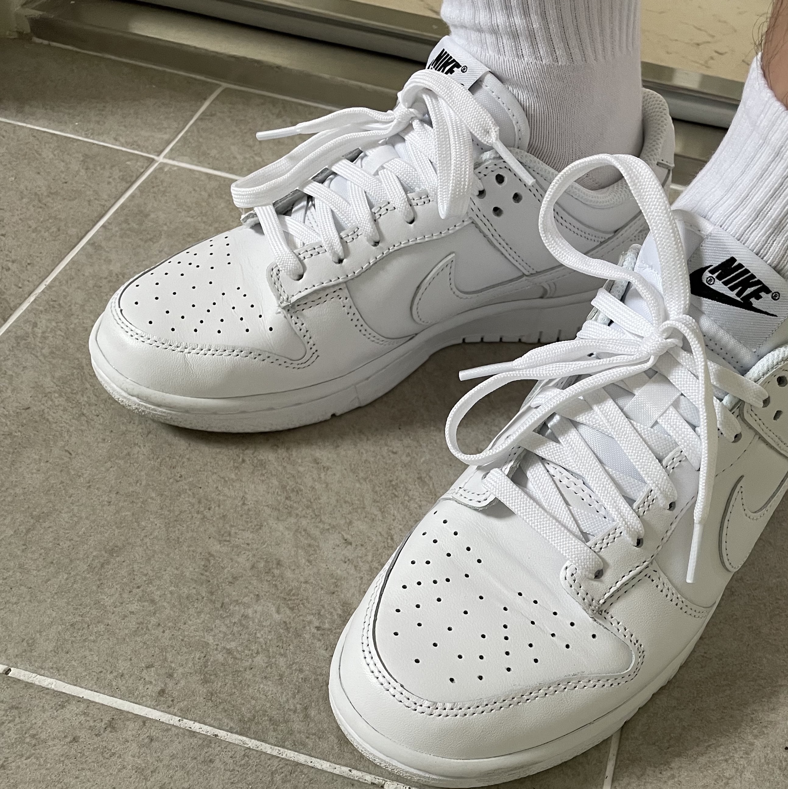 (W) Nike Dunk Low Triple White 착용 스타일