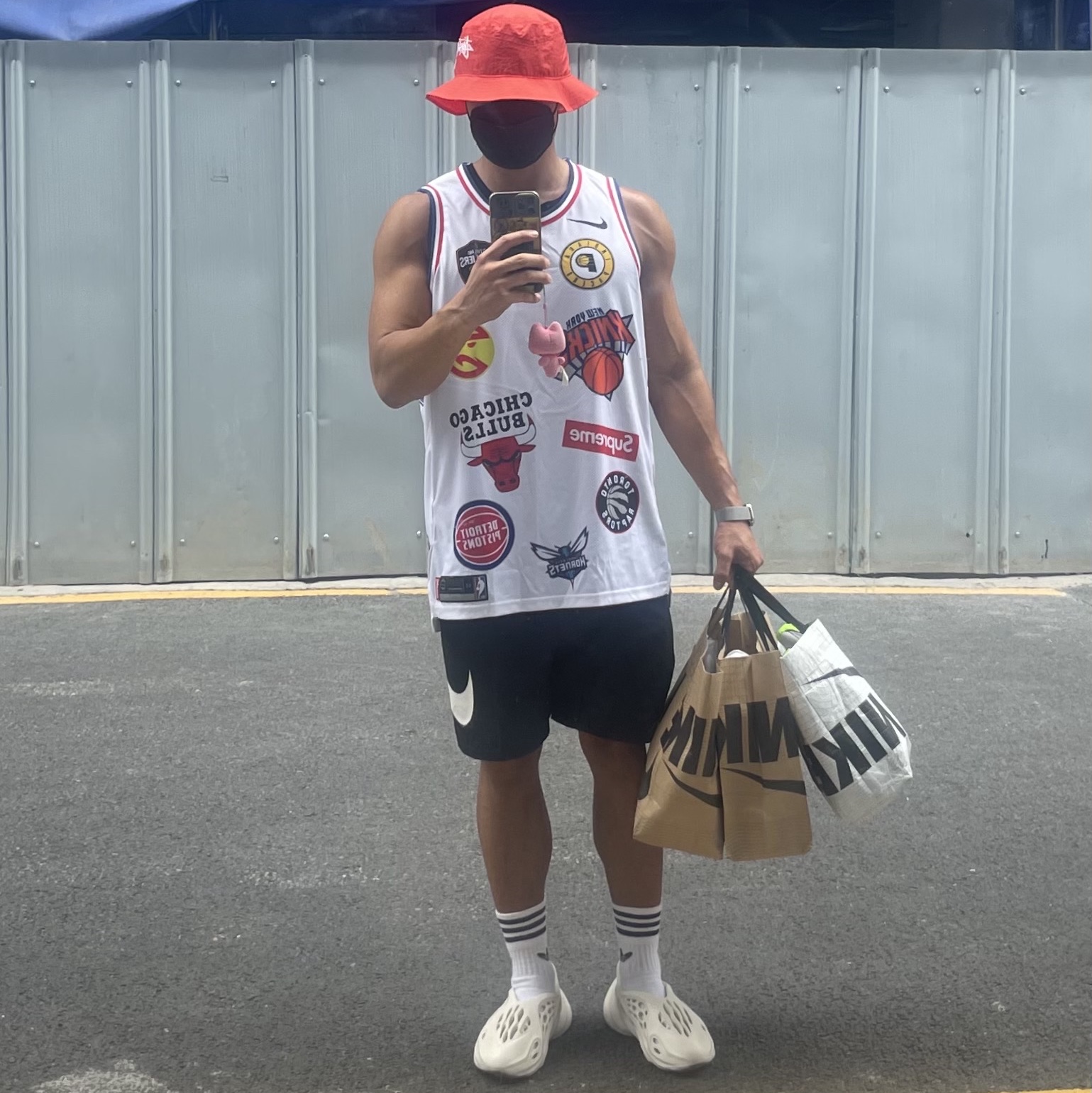 Nike x Stussy Bucket Hat Habanero Red, Supreme x Nike NBA Teams Authentic Jersey White - 18SS 착용 스타일