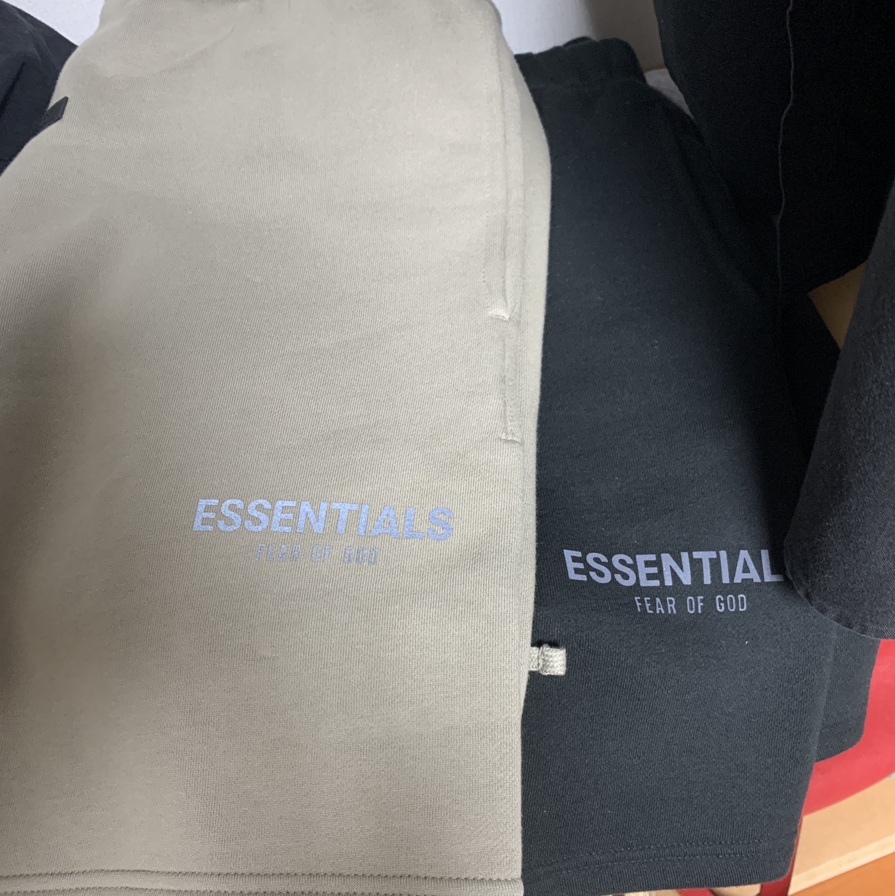 Essentials Sweatshorts Moss - 21SS, Essentials Sweatshorts Black - 21SS 착용 스타일