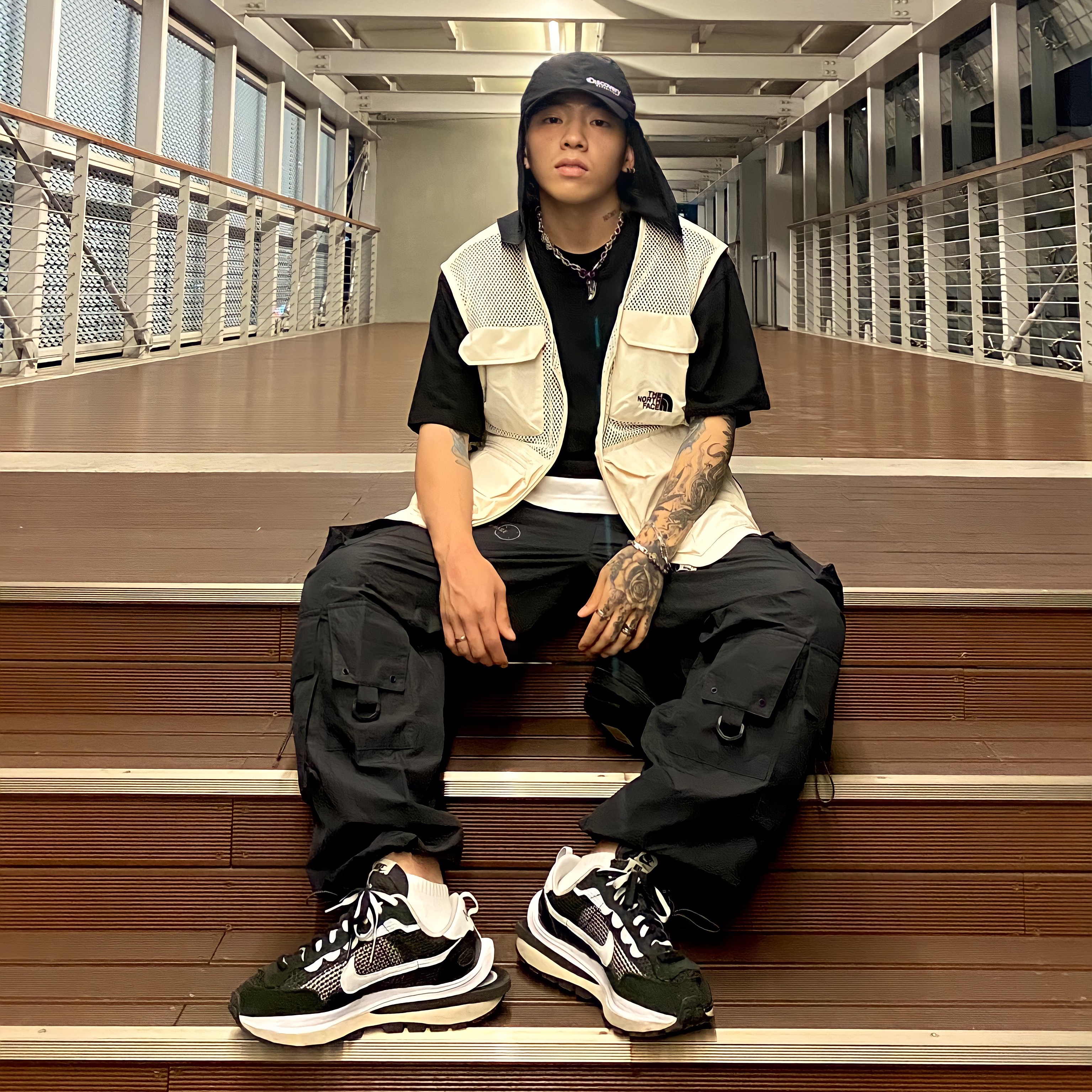 Nike x Sacai VaporWaffle Black White 착용 스타일
