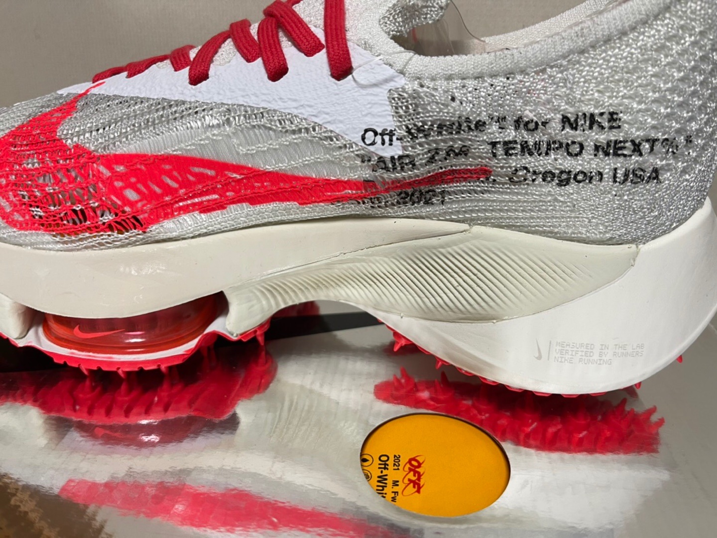 Nike x Off-White Air Zoom Tempo Next% Black, Nike x Off-White Air Zoom Tempo Next% Pink Glow 착용 스타일 - 2