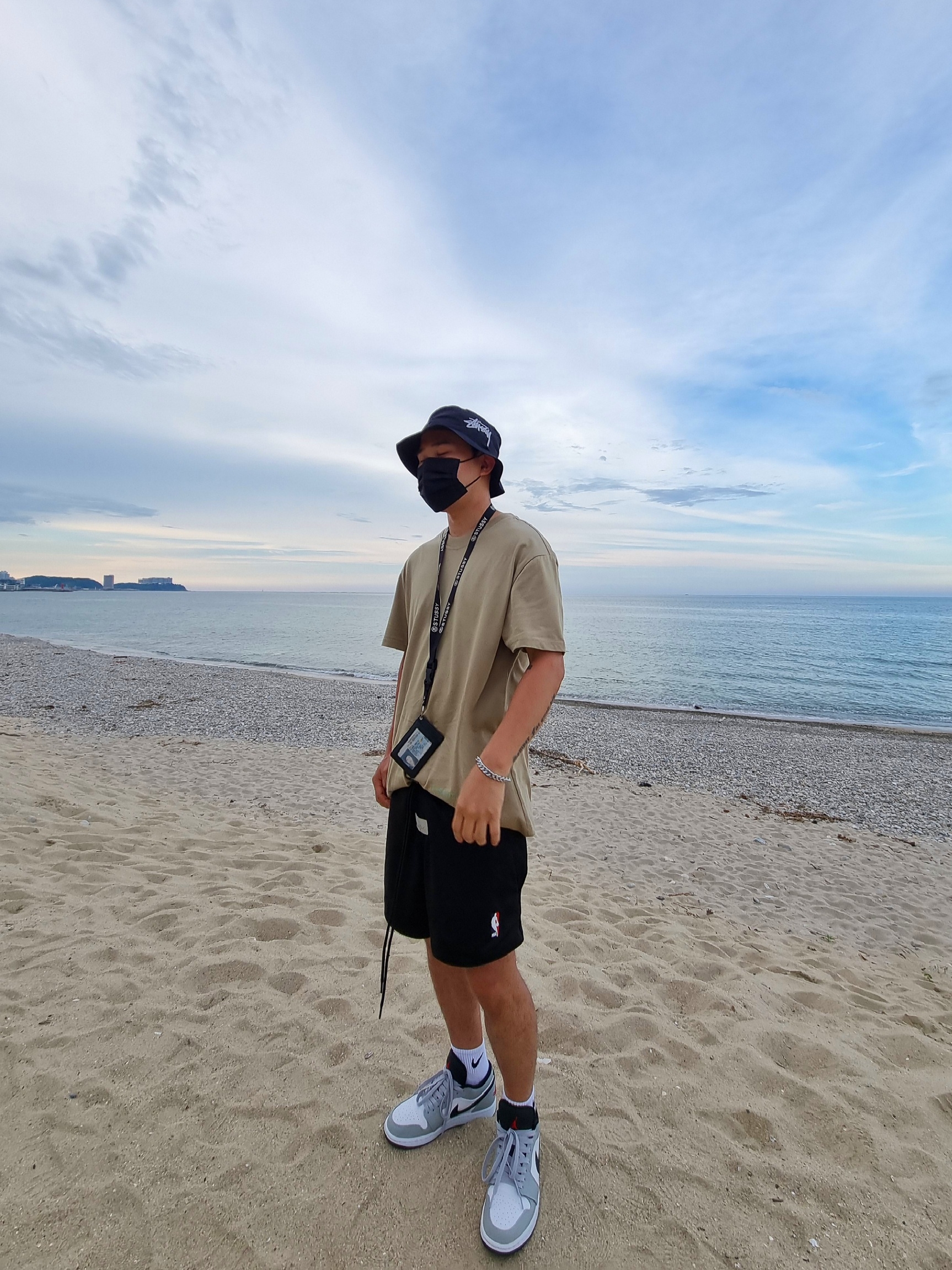 Nike x Stussy Bucket Hat Black, Nike x Fear of God Basketball Shorts Off Noir 착용 스타일