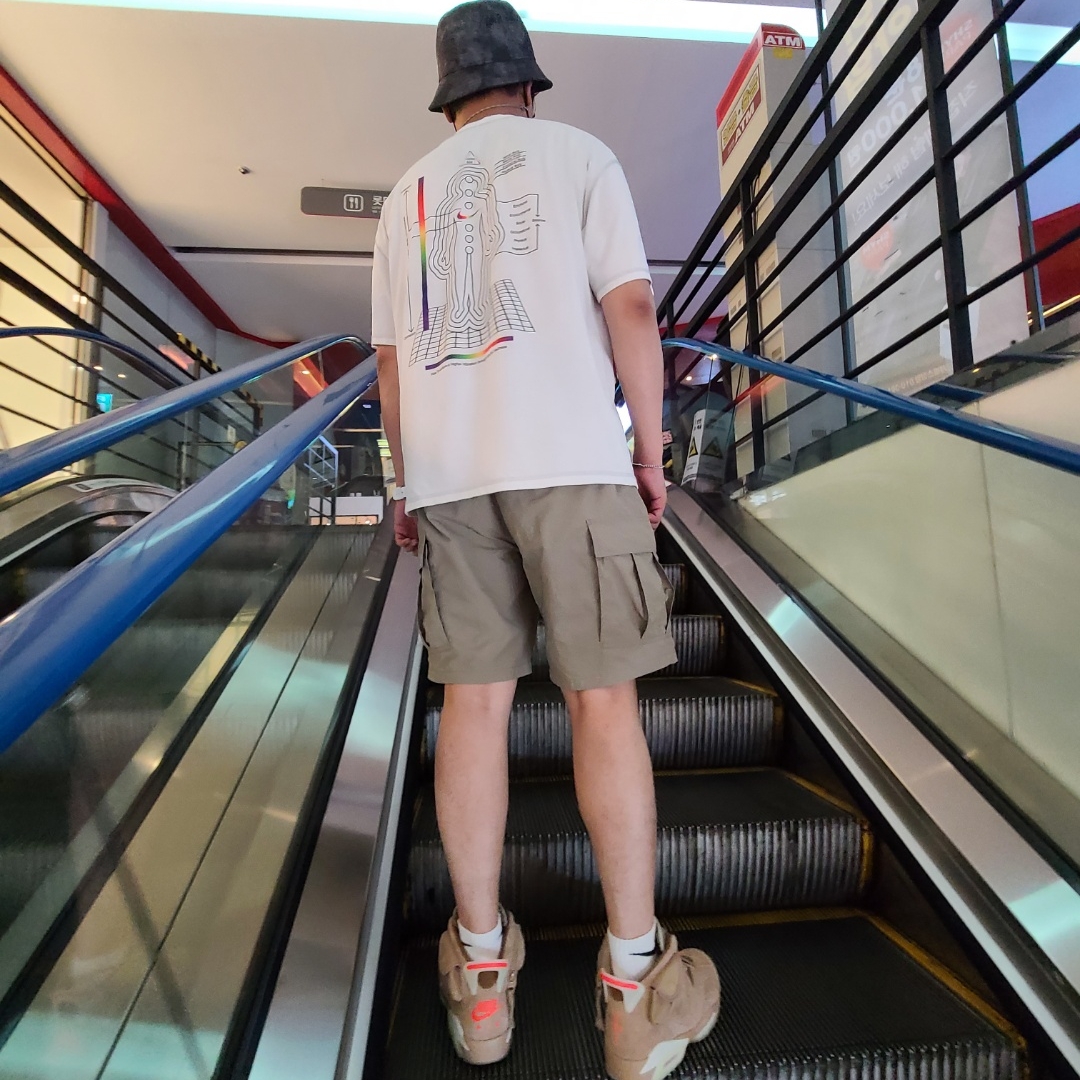Jordan 6 x Travis Scott Retro SP British Khaki 착용 스타일