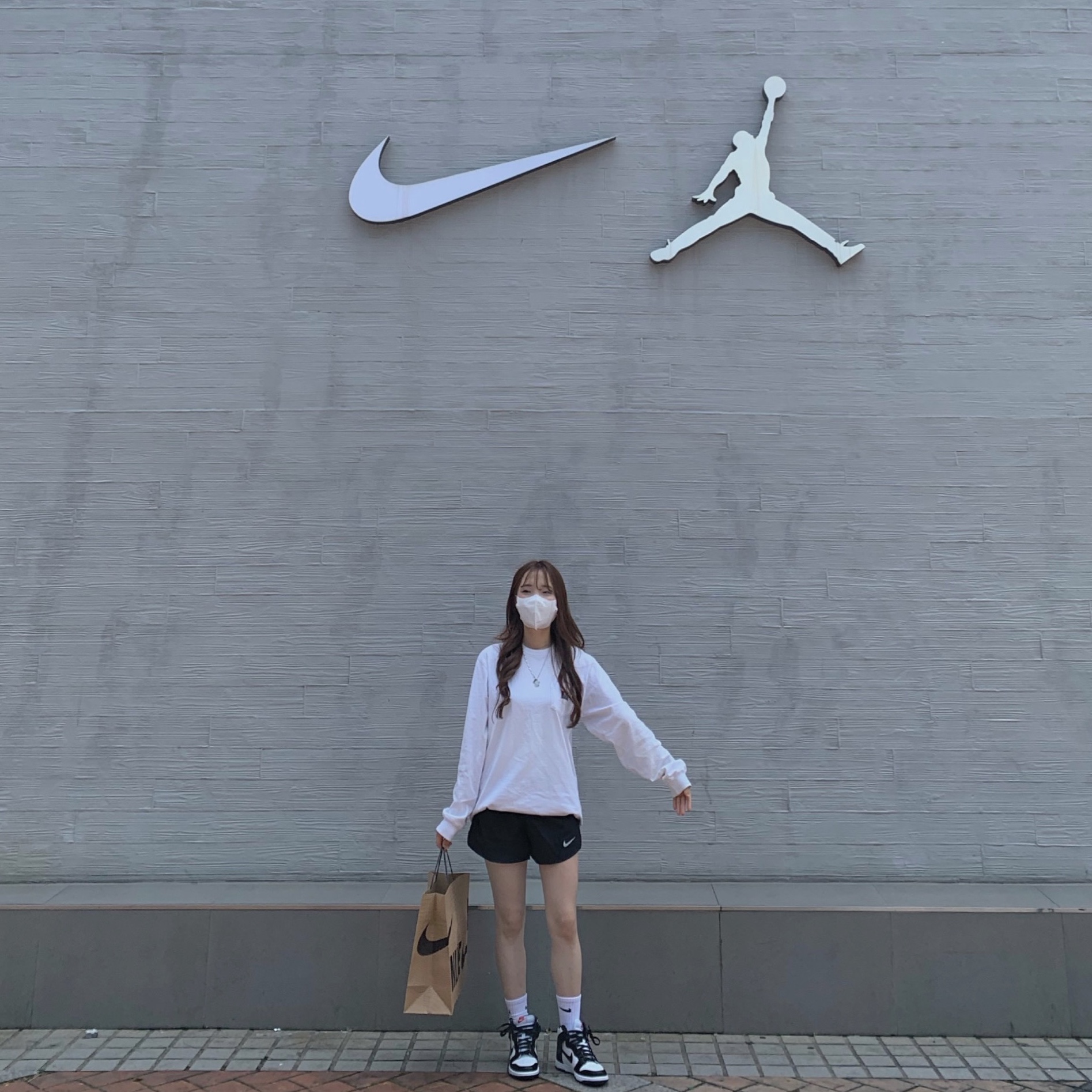 (W) Jordan 1 Low White Wolf Grey 착용 스타일 - 1