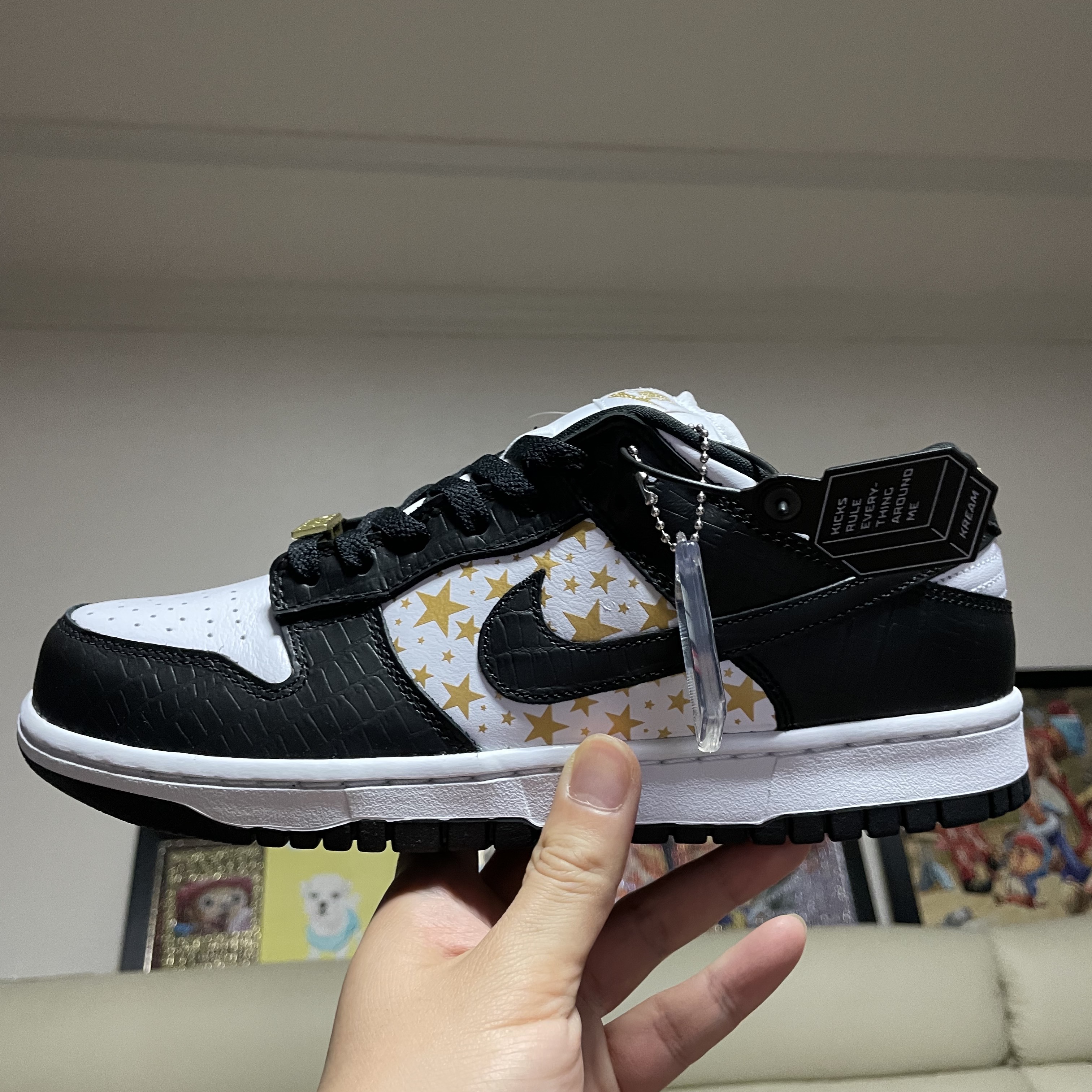 Nike x Supreme SB Dunk Low Black 착용 스타일 - 2