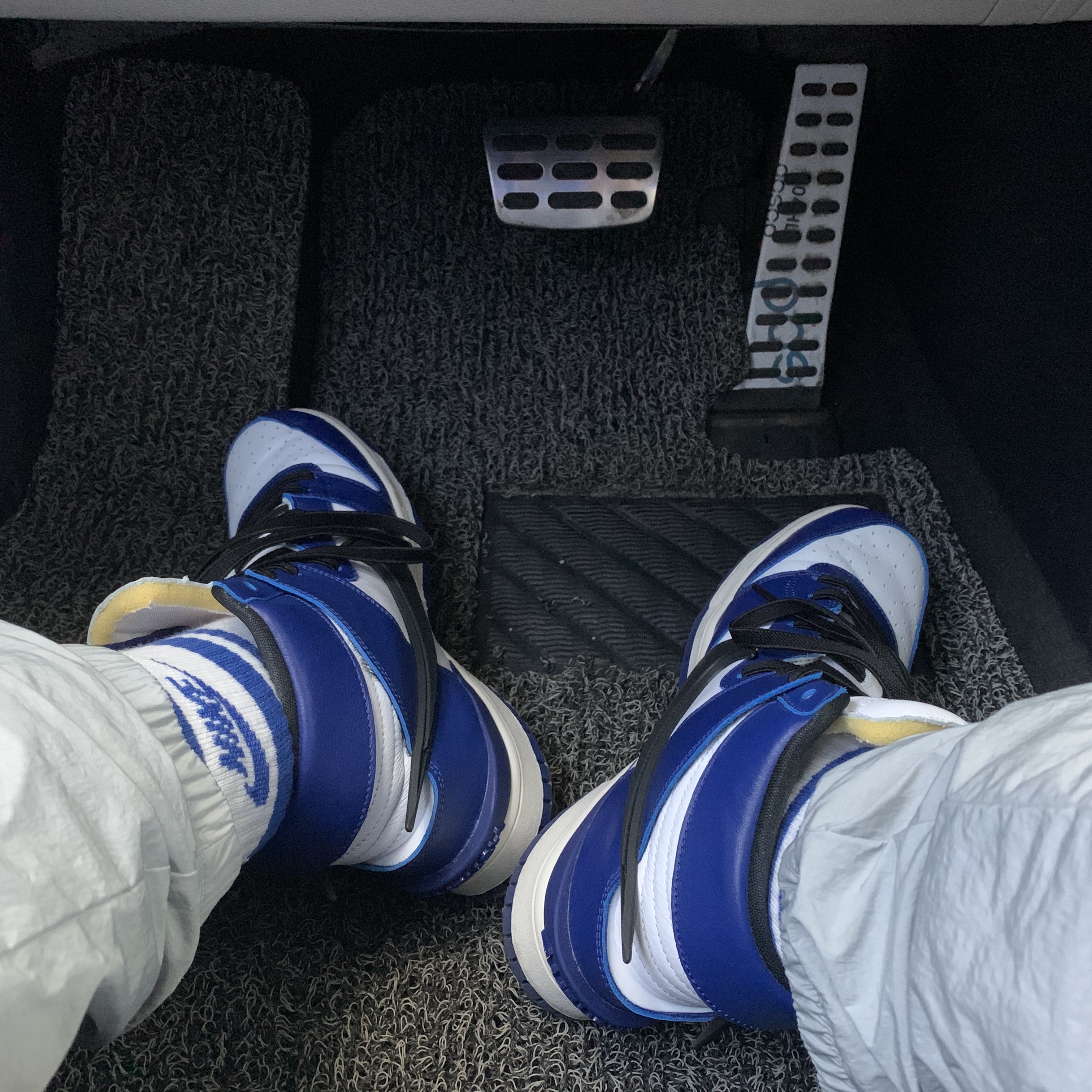 Nike x Ambush Dunk High Deep Royal Blue, Nike M NRG Track Pants Light Smoke Grey 착용 스타일 - 2