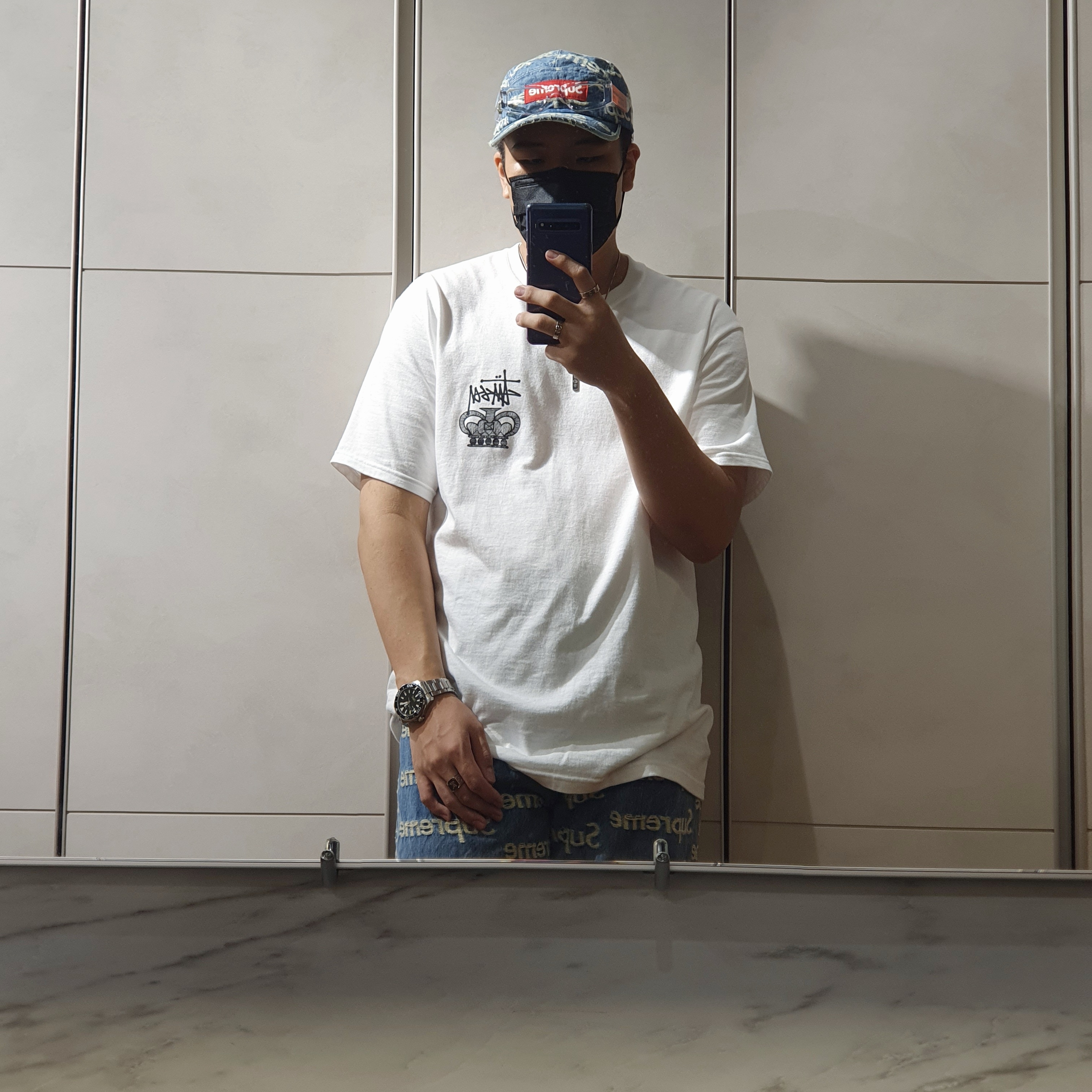 Supreme Frayed Logos Denim Camp Cap Blue - 21SS, Stussy One World T-Shirt White 착용 스타일 - 1