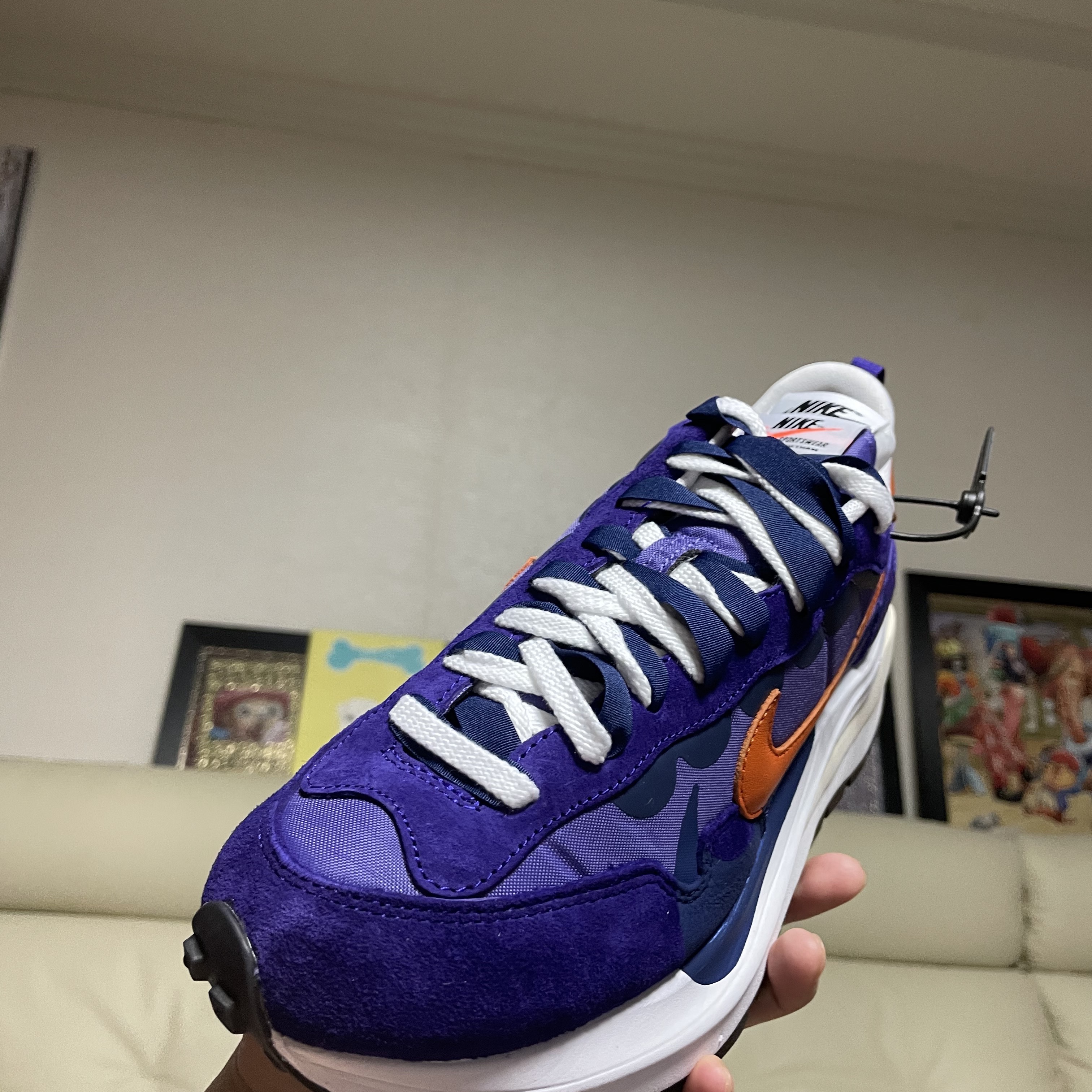 Nike x Sacai VaporWaffle Dark Iris 착용 스타일 - 3
