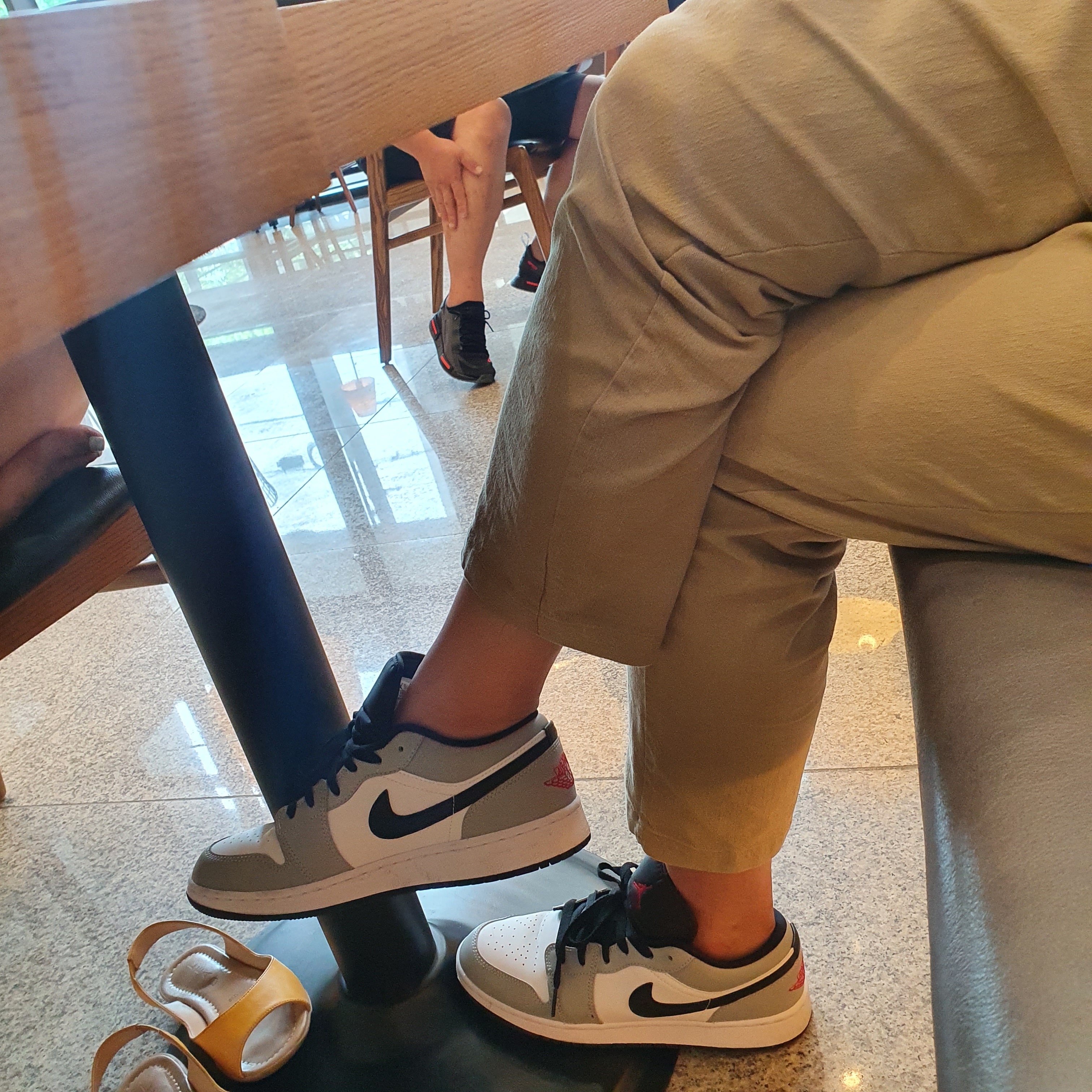 (GS) Jordan 1 Low Light Smoke Grey 착용 스타일 - 1