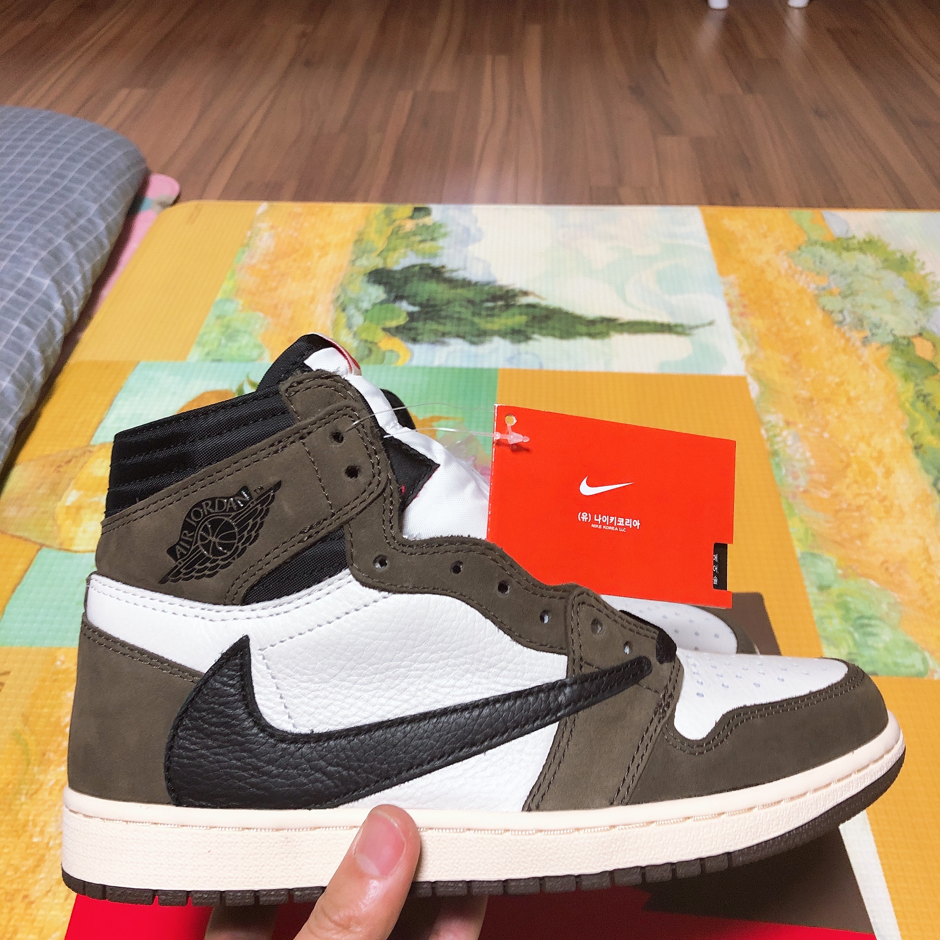 Jordan 1 x Travis Scott Retro High OG SP Mocha 착용 스타일 - 1