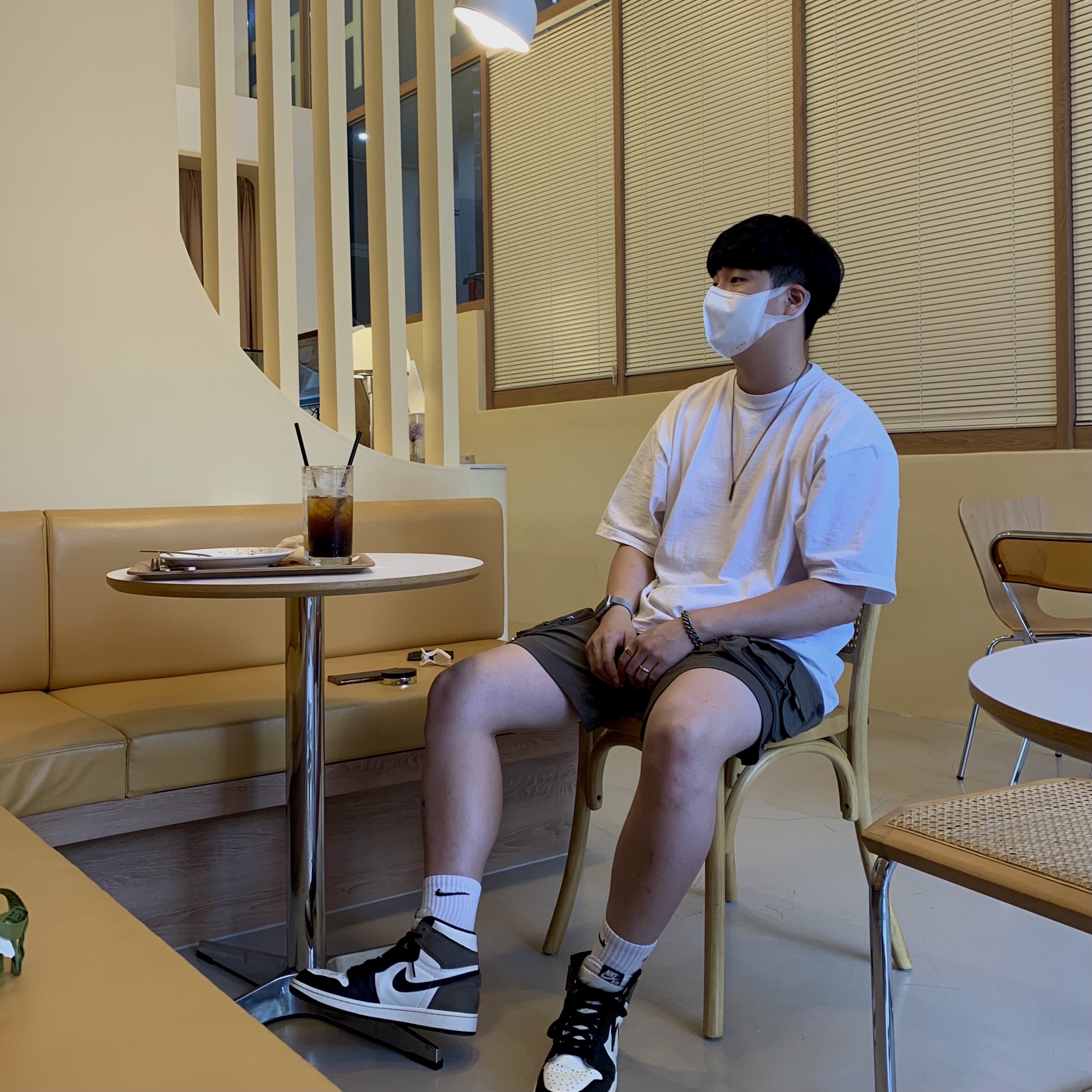 Jordan 1 Retro High OG Black Mocha, Nike ACG Cargo Shorts Ironstone - Asia 착용 스타일