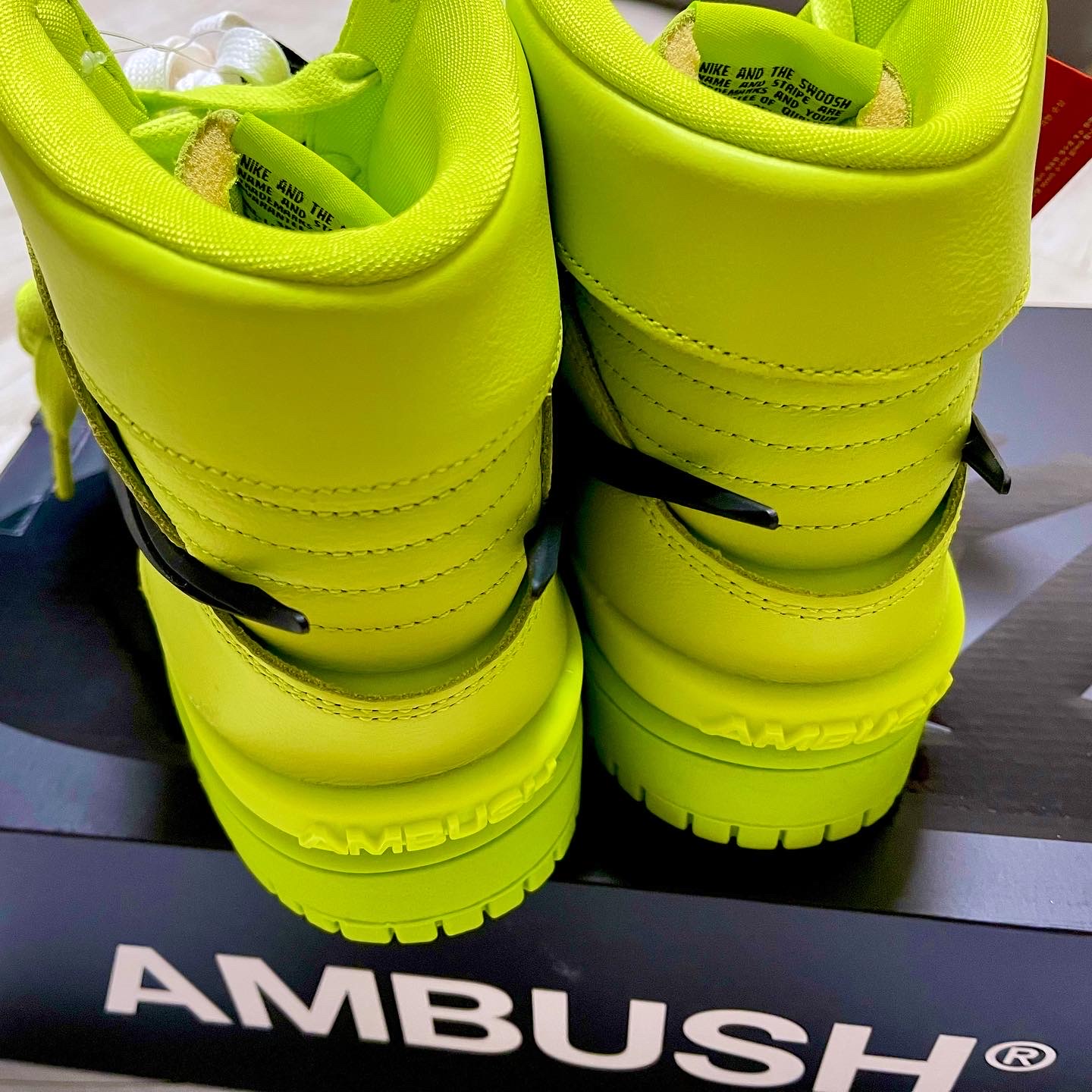 Nike x Ambush Dunk High Flash Lime 착용 스타일 - 2
