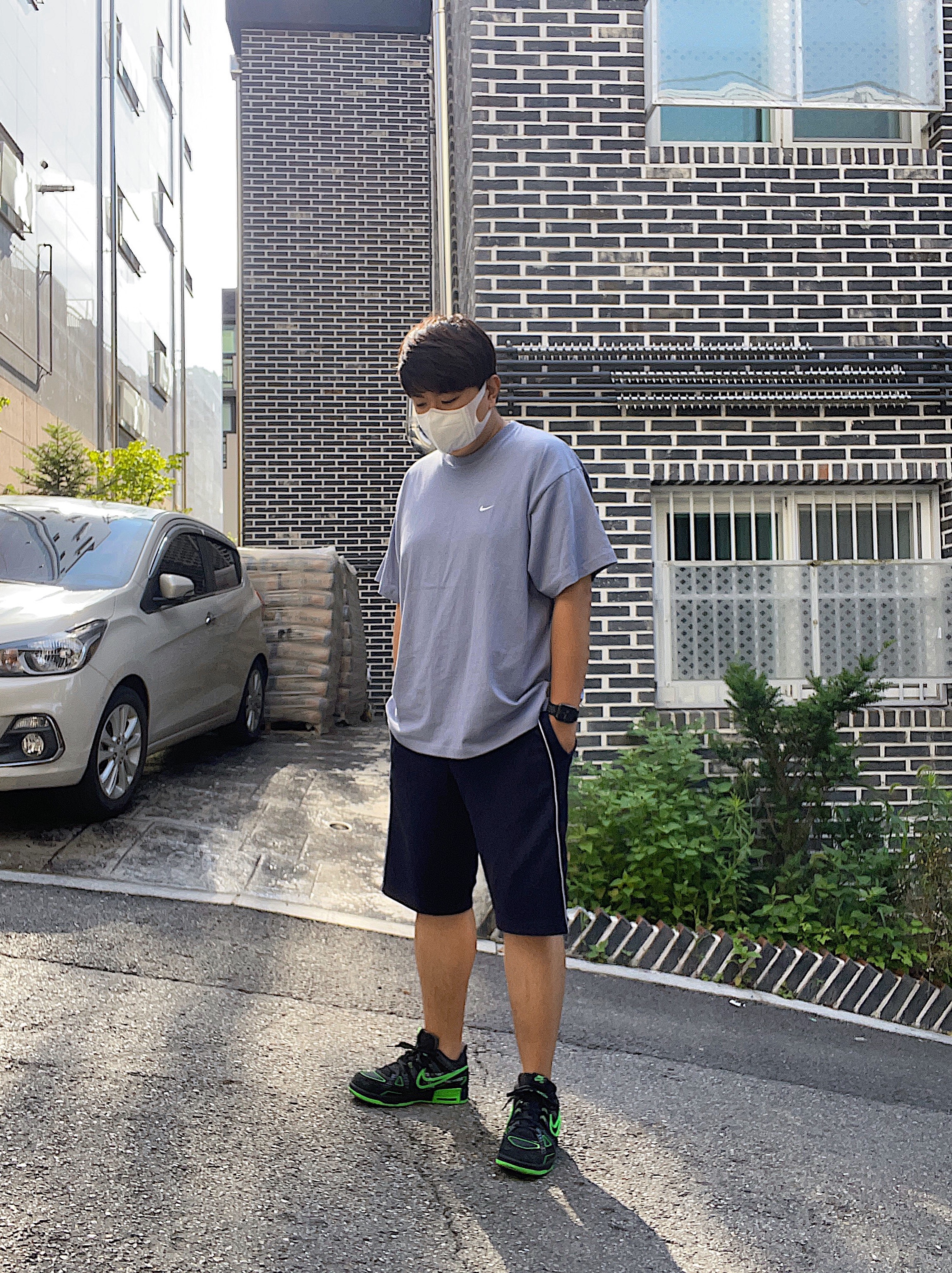 Nike NRG Solo Swoosh T-Shirt Stellar Indigo - US/EU, Nike x Off-White Air Rubber Dunk Green Strike 착용 스타일