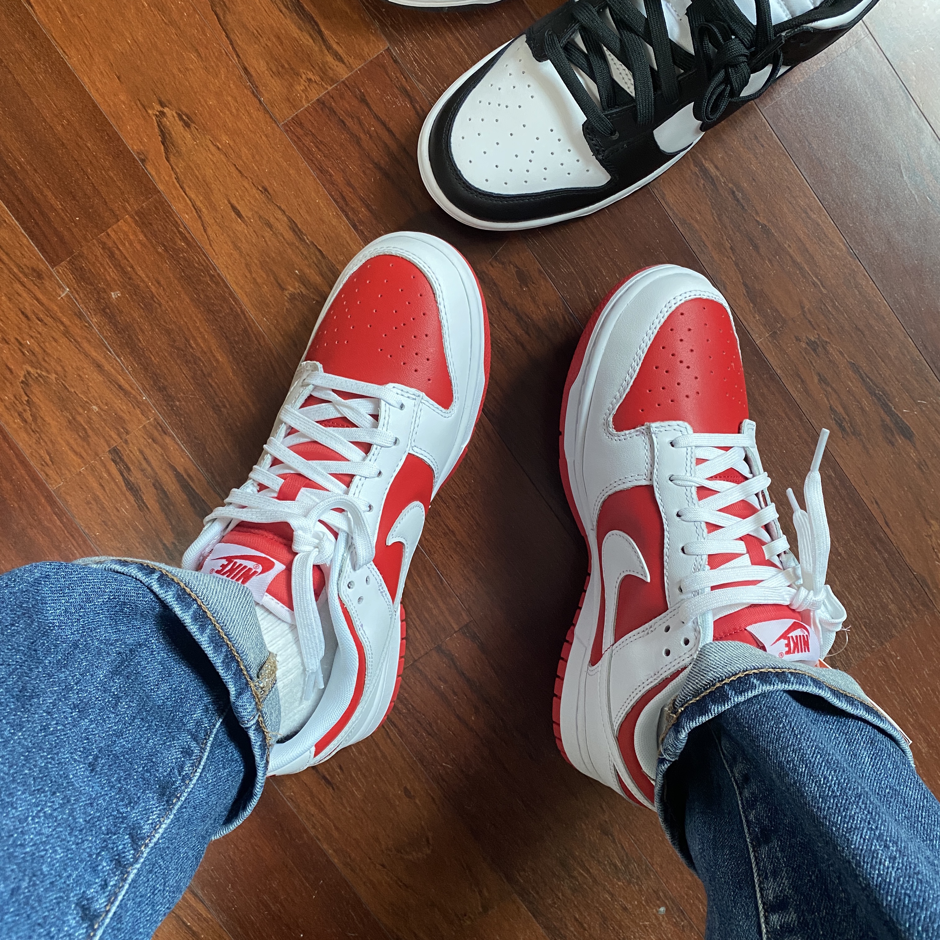 Nike Dunk Low Retro Championship Red 착용 스타일