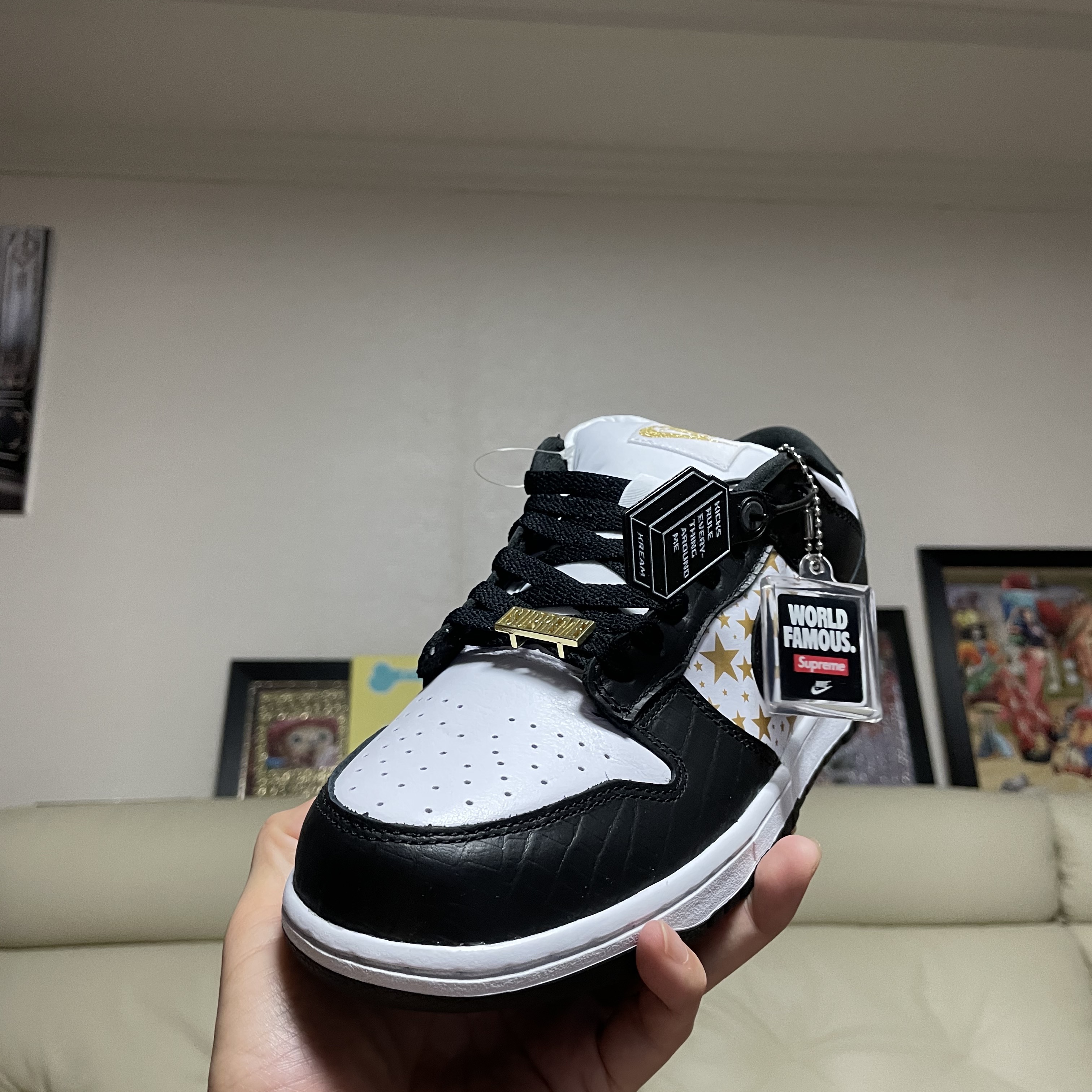 Nike x Supreme SB Dunk Low Black 착용 스타일 - 3