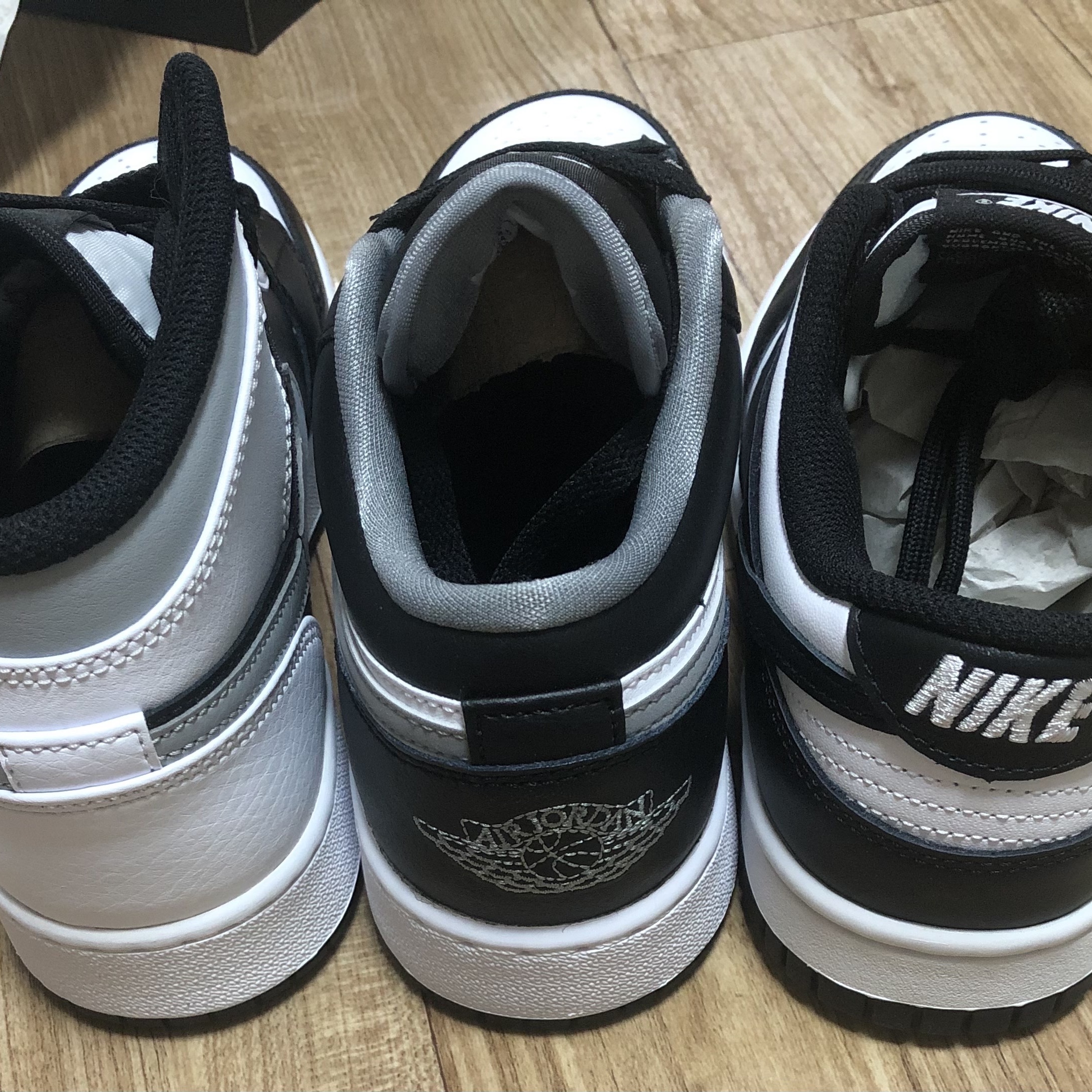 (W) Nike Dunk Low Black, (GS) Jordan 1 Low Black Particle Grey 착용 스타일 - 3
