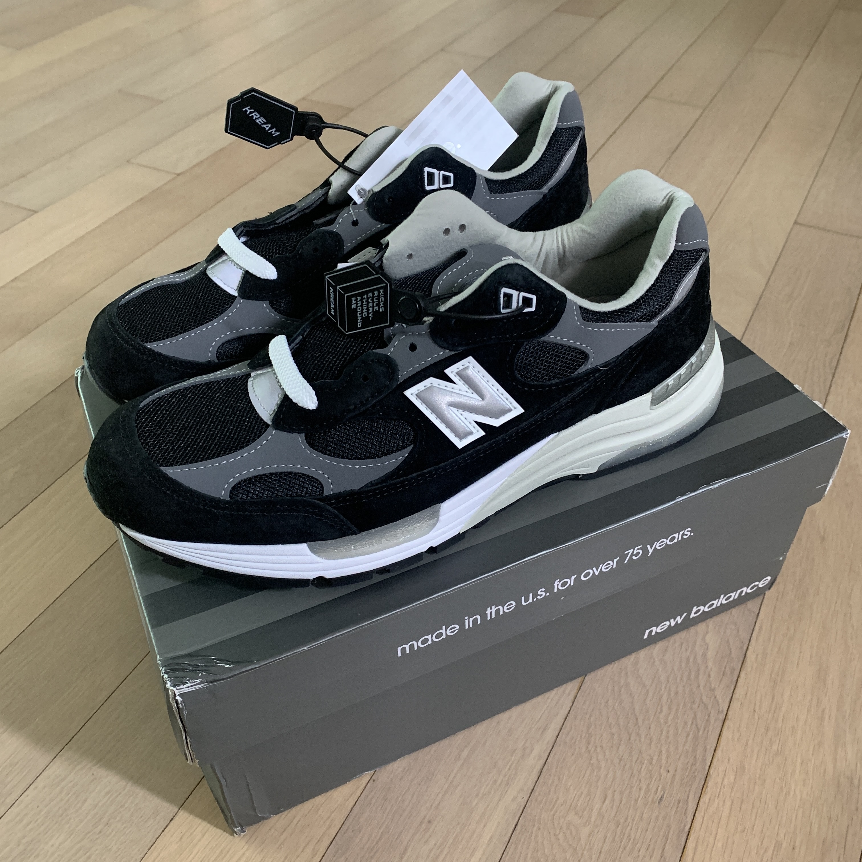 New Balance 992 Made in USA Black Grey 착용 스타일 - 1