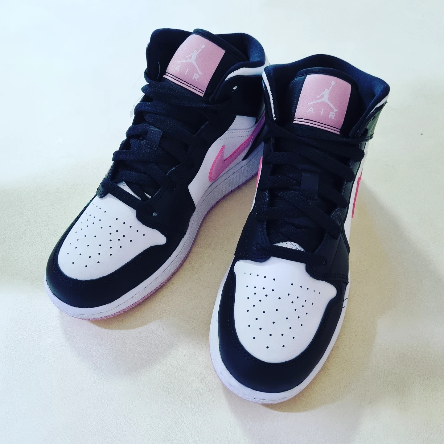 (GS) Jordan 1 Mid Light Arctic Pink 착용 스타일 - 1
