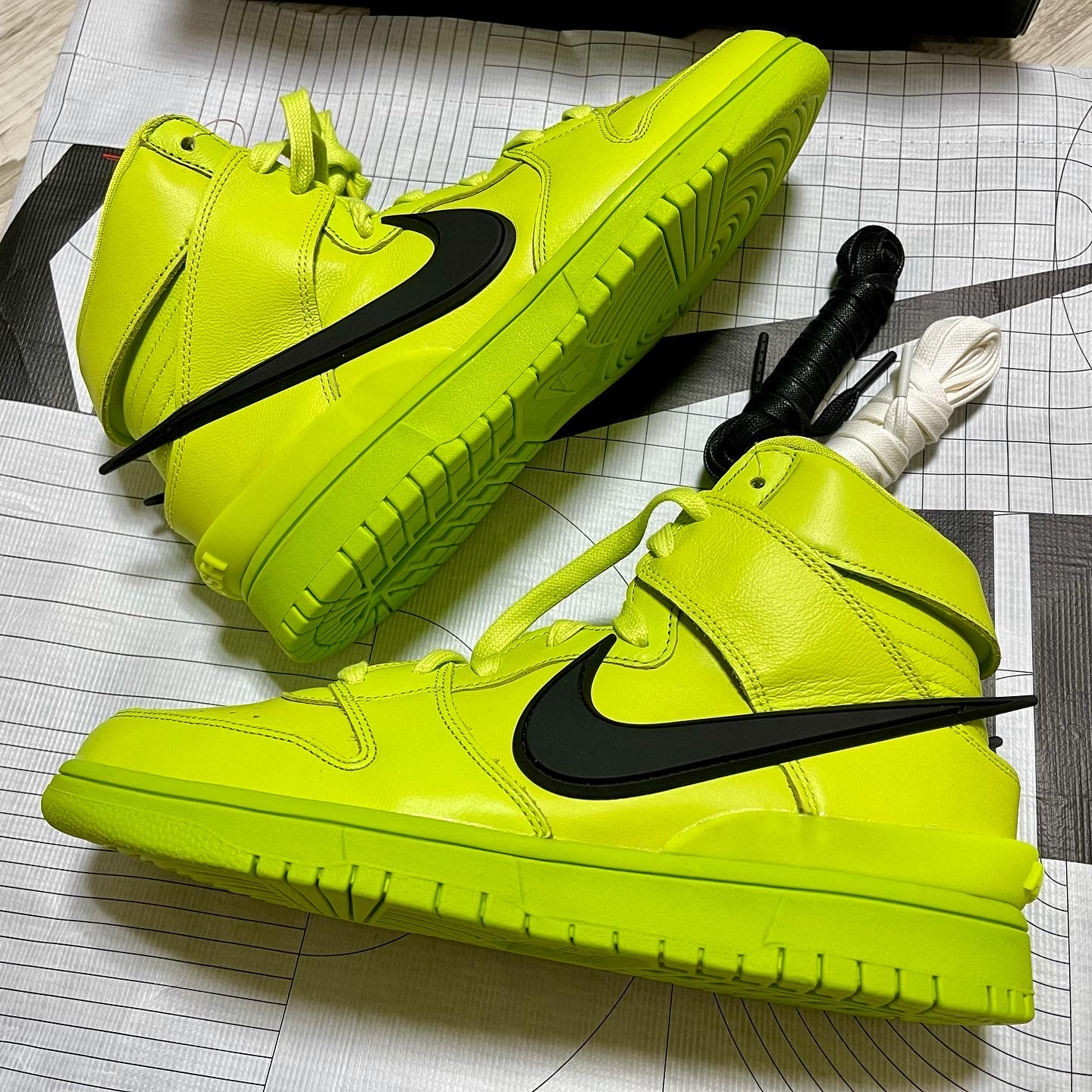 Nike x Ambush Dunk High Flash Lime 착용 스타일 - 1