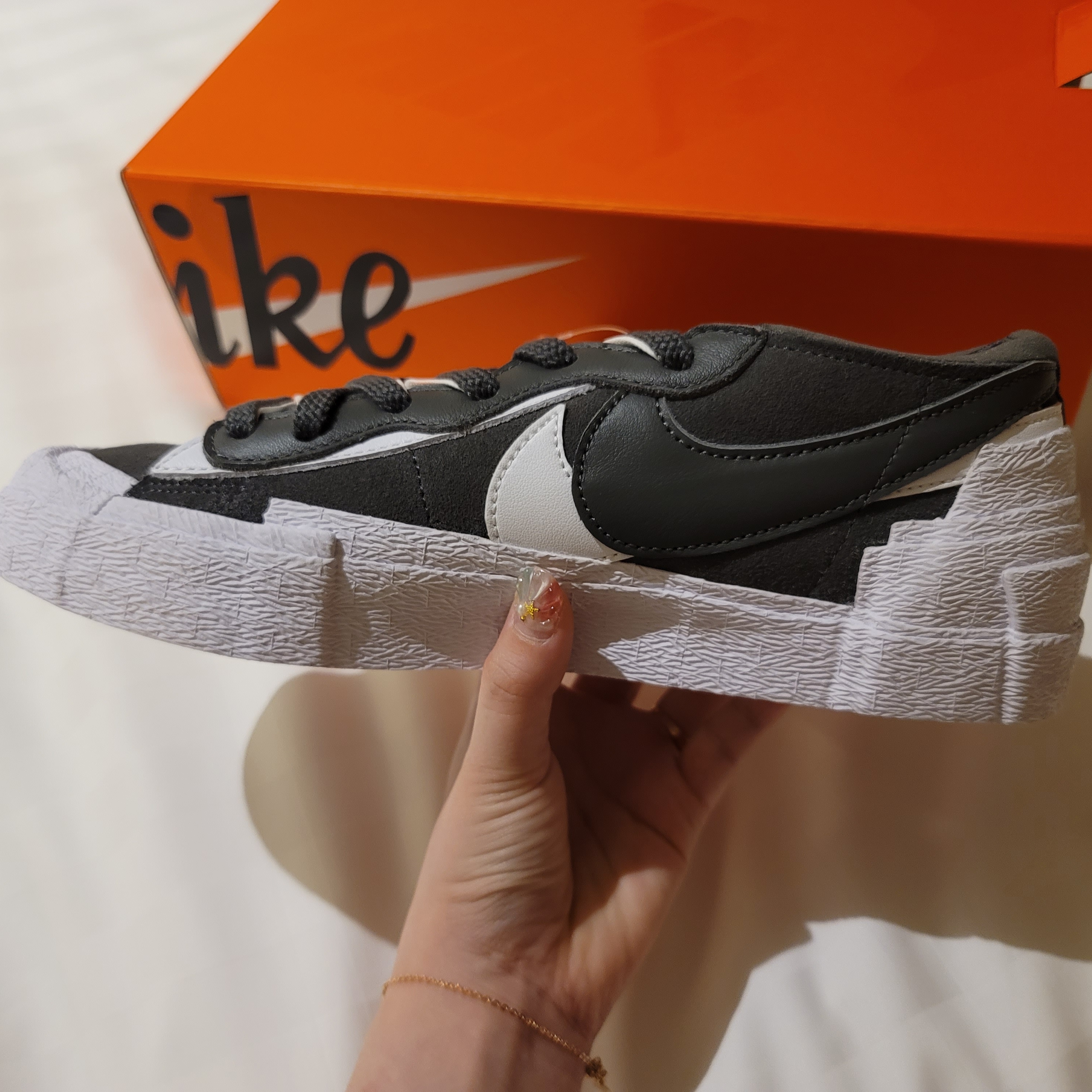 Nike x Sacai Blazer Low Iron Grey 착용 스타일 - 1