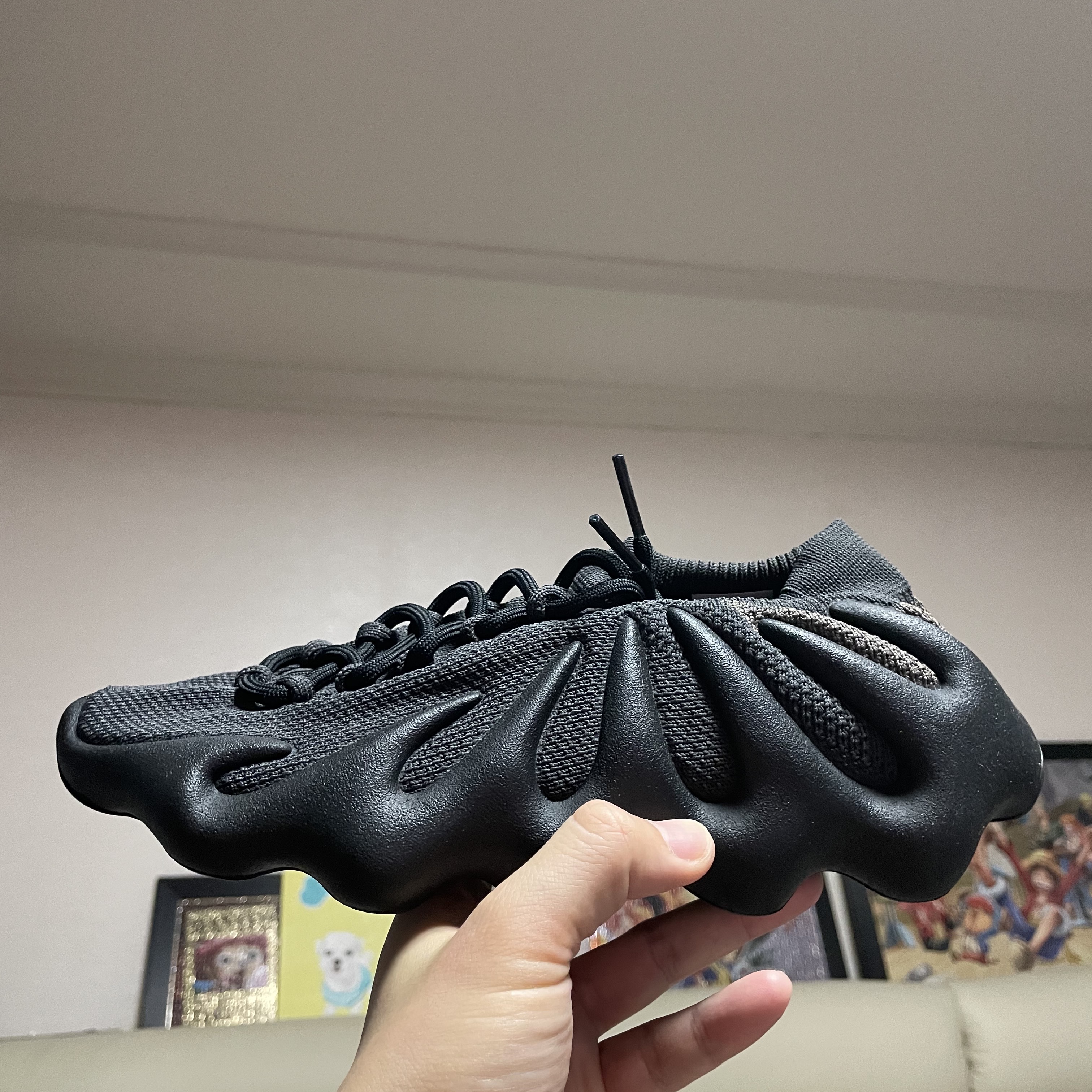 Adidas Yeezy 450 Dark Slate 착용 스타일 - 2