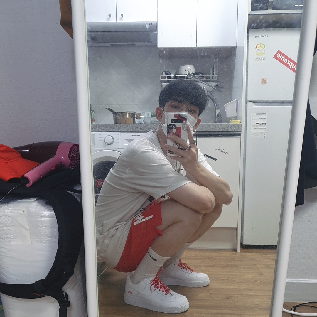 Nike x Stussy Water Shorts Habanero Red, Nike x Supreme Air Force 1 Low White 착용 스타일