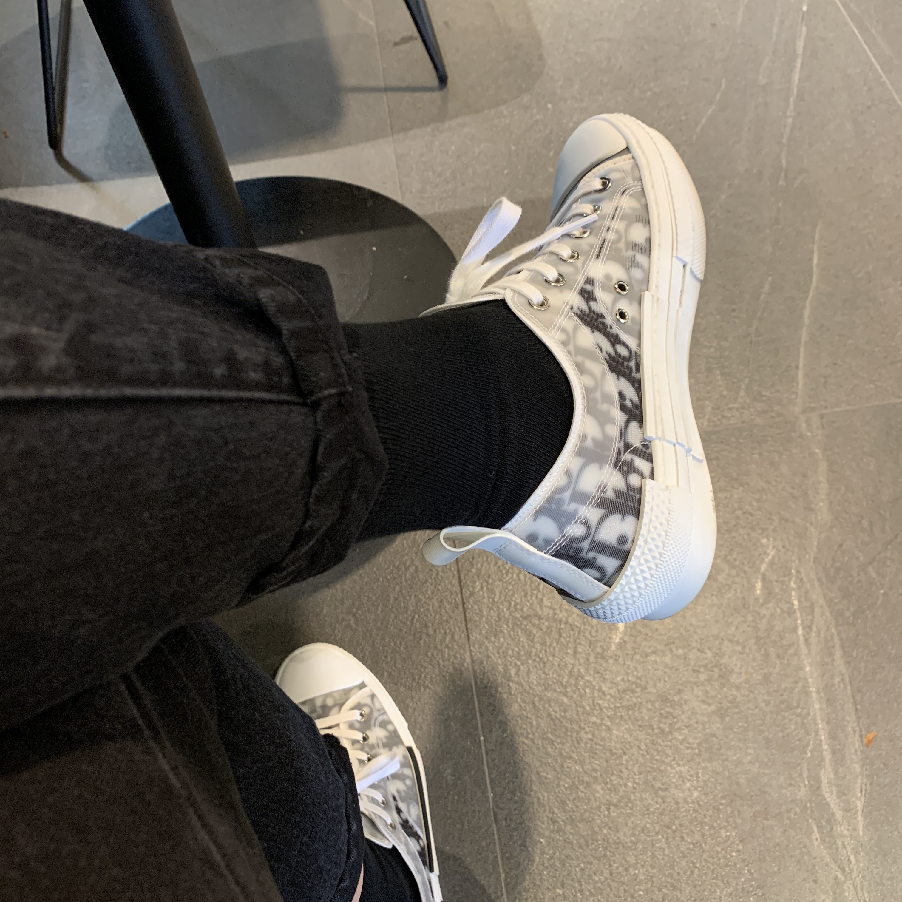 Dior B23 Low Dior Oblique White & Black 착용 스타일 - 2