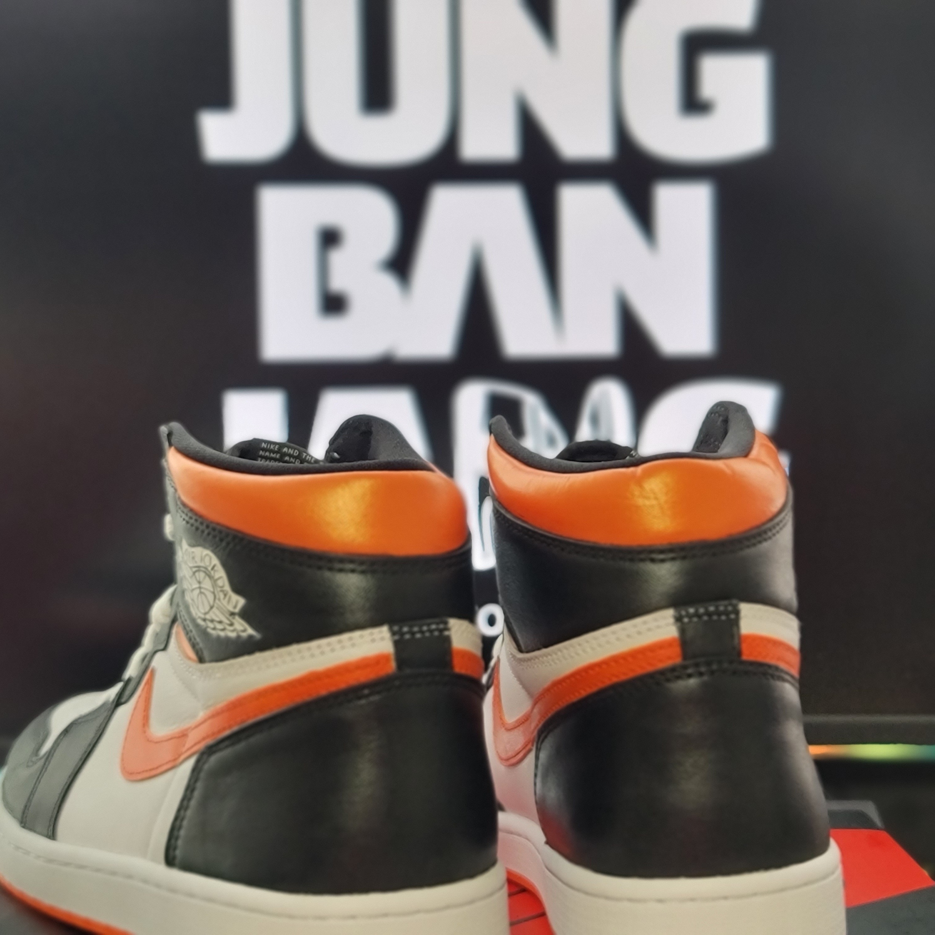 Jordan 1 Retro High OG Electro Orange 착용 스타일 - 2