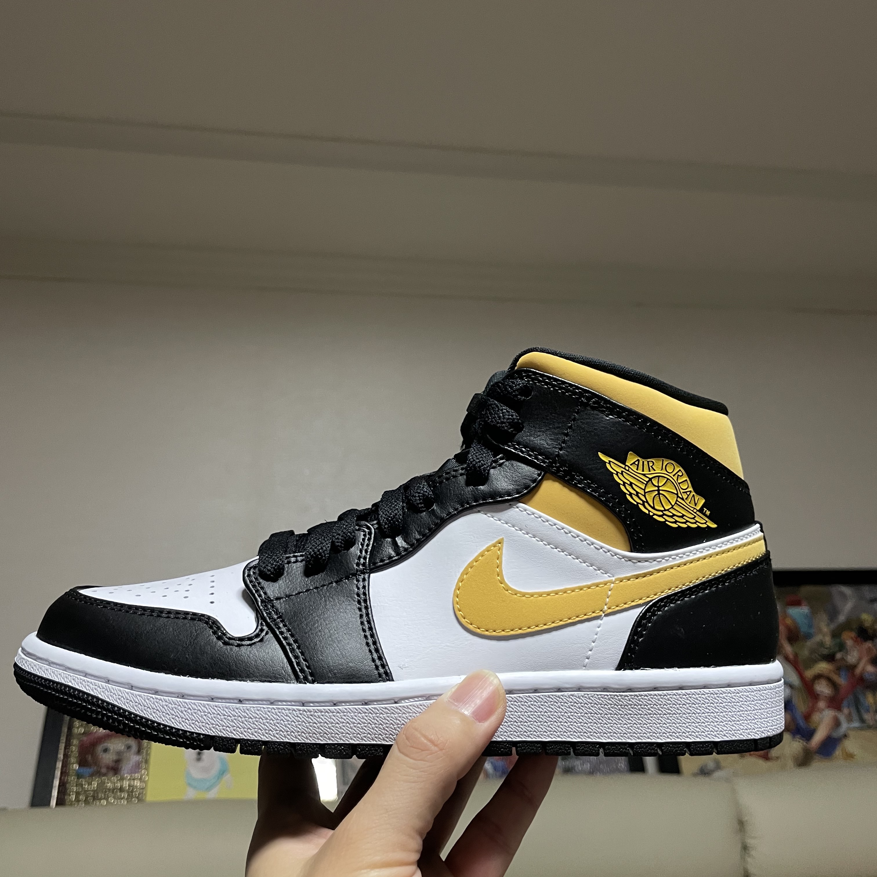 Jordan 1 Mid Pollen 착용 스타일 - 2
