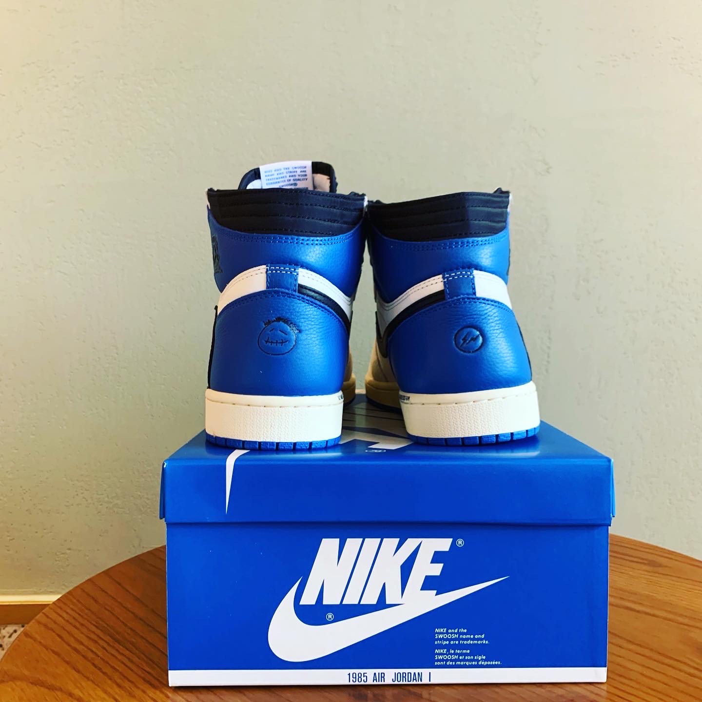Jordan 1 x Travis Scott x Fragment Retro High OG SP Military Blue 착용 스타일 - 3
