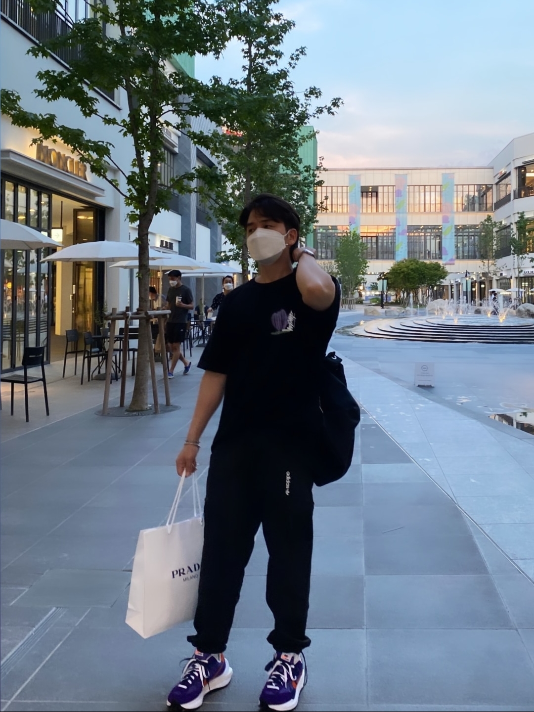 Nike x Sacai VaporWaffle Dark Iris 착용 스타일
