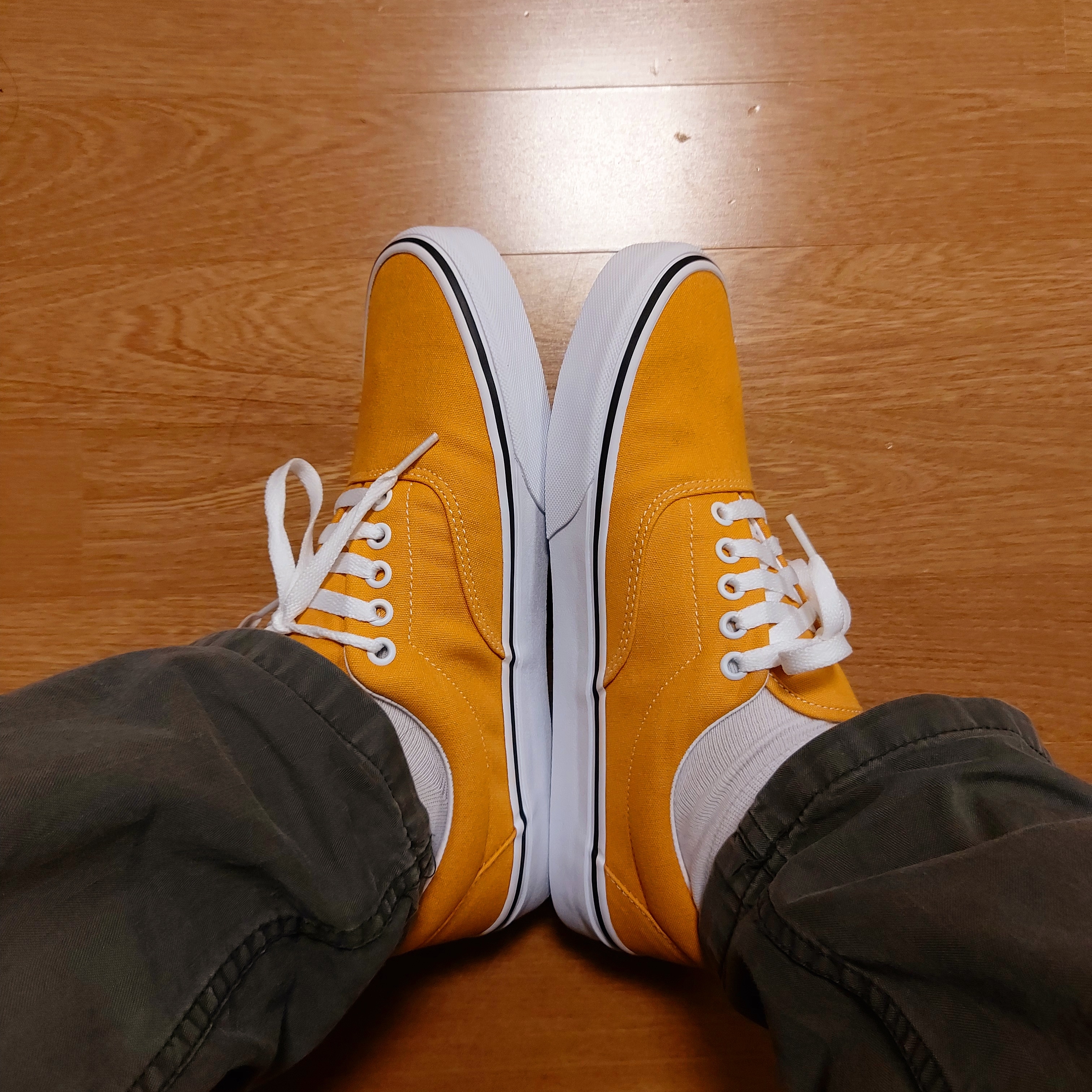 Vans Era Golden Nugget 착용 스타일