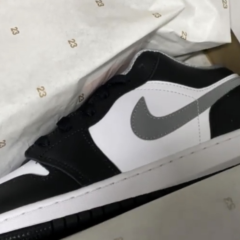 (GS) Jordan 1 Low Black Particle Grey 착용 스타일 - 1