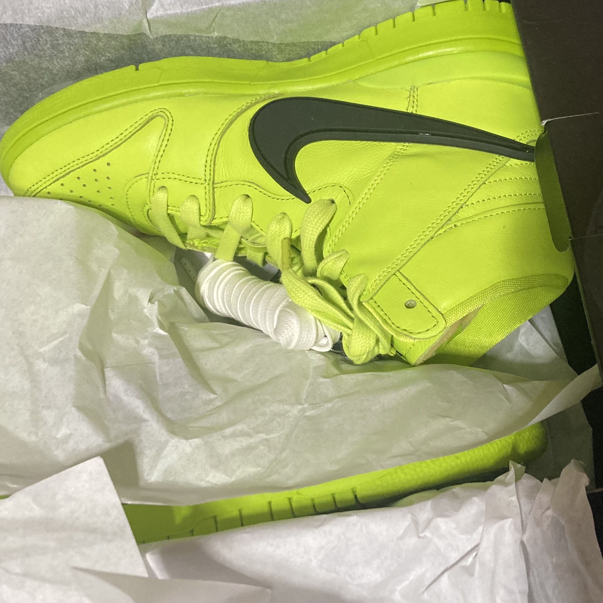 Nike x Ambush Dunk High Flash Lime 착용 스타일 - 3