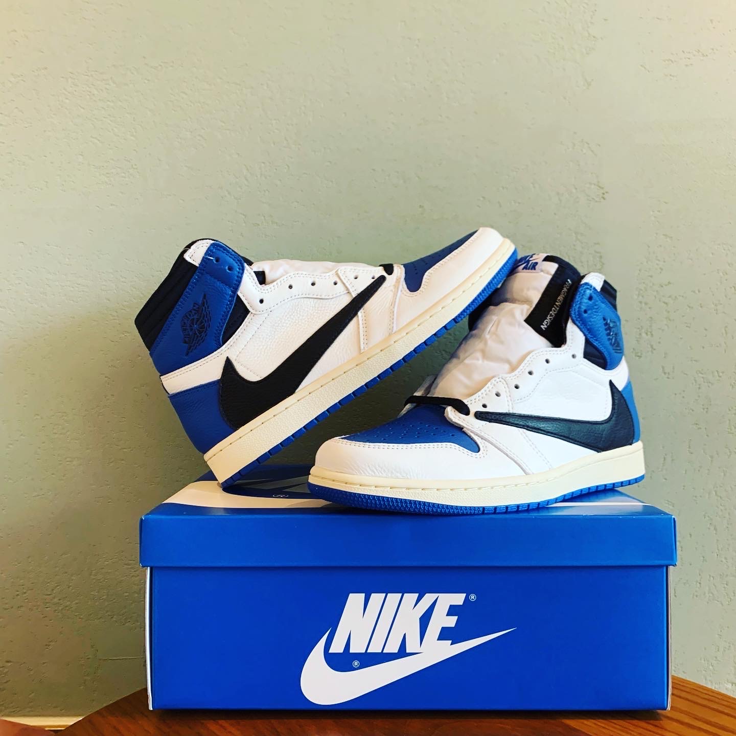 Jordan 1 x Travis Scott x Fragment Retro High OG SP Military Blue 착용 스타일 - 2