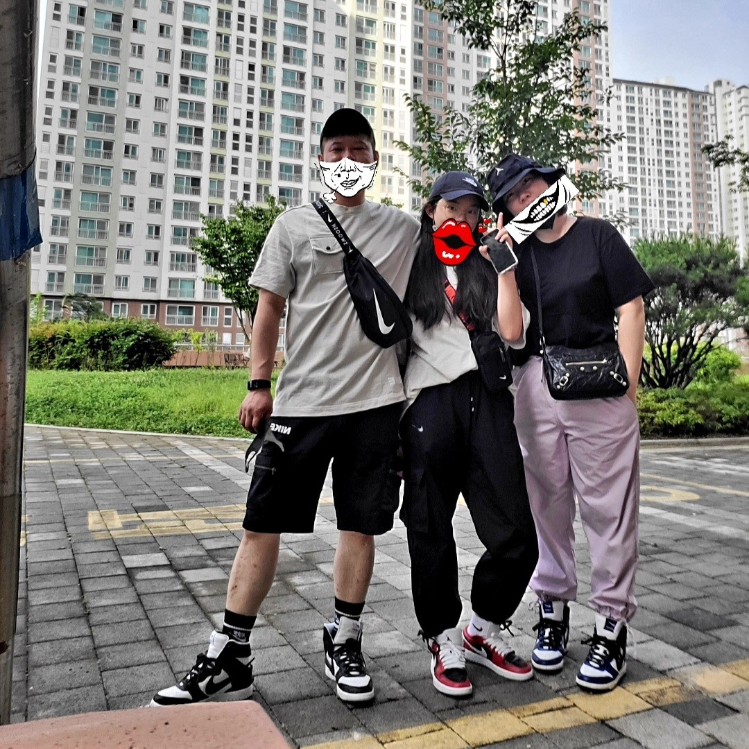 (W) Jordan 1 Low Chicago Flip, Nike x Ambush Dunk High Deep Royal Blue 착용 스타일