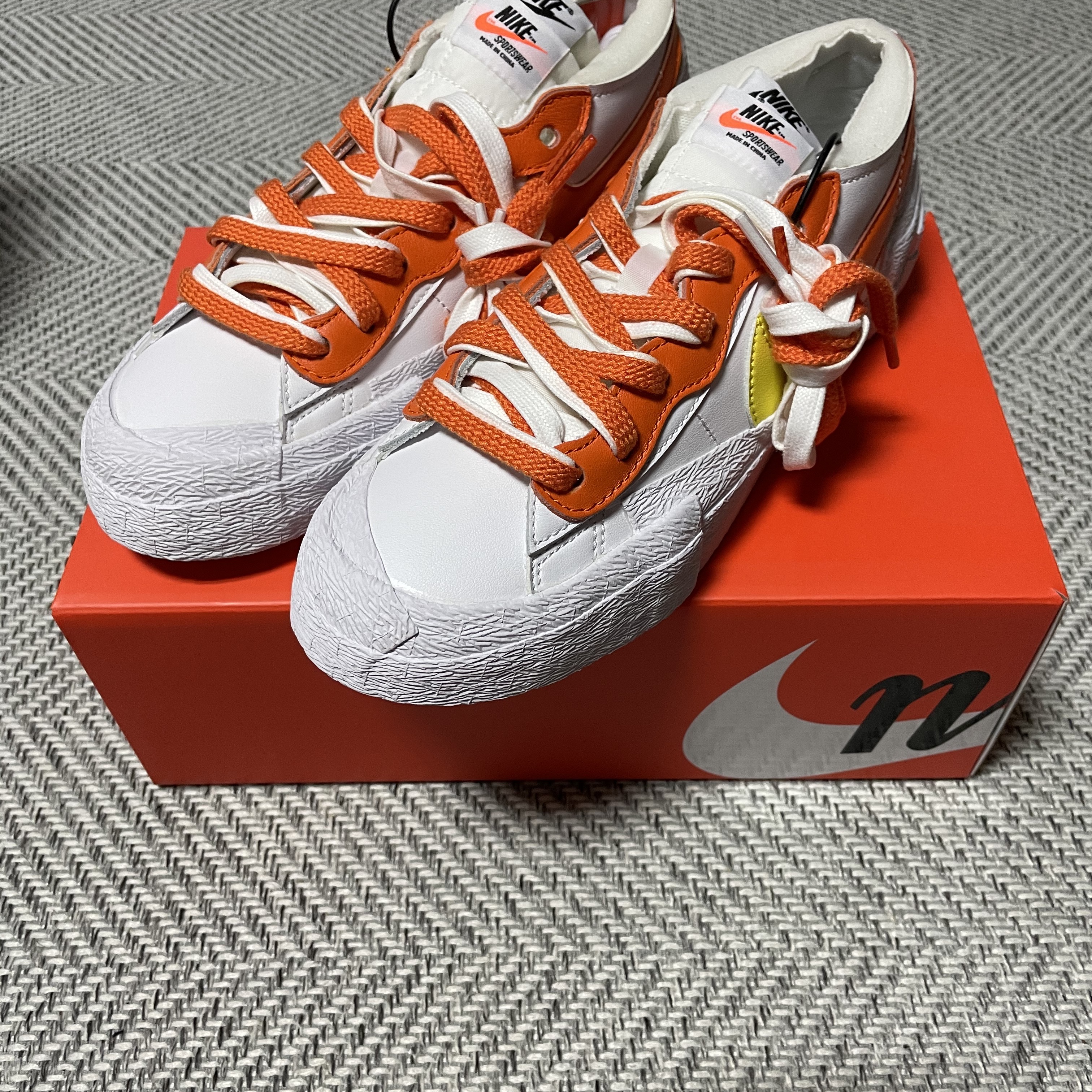 Nike x Sacai Blazer Low Magma Orange 착용 스타일 - 1