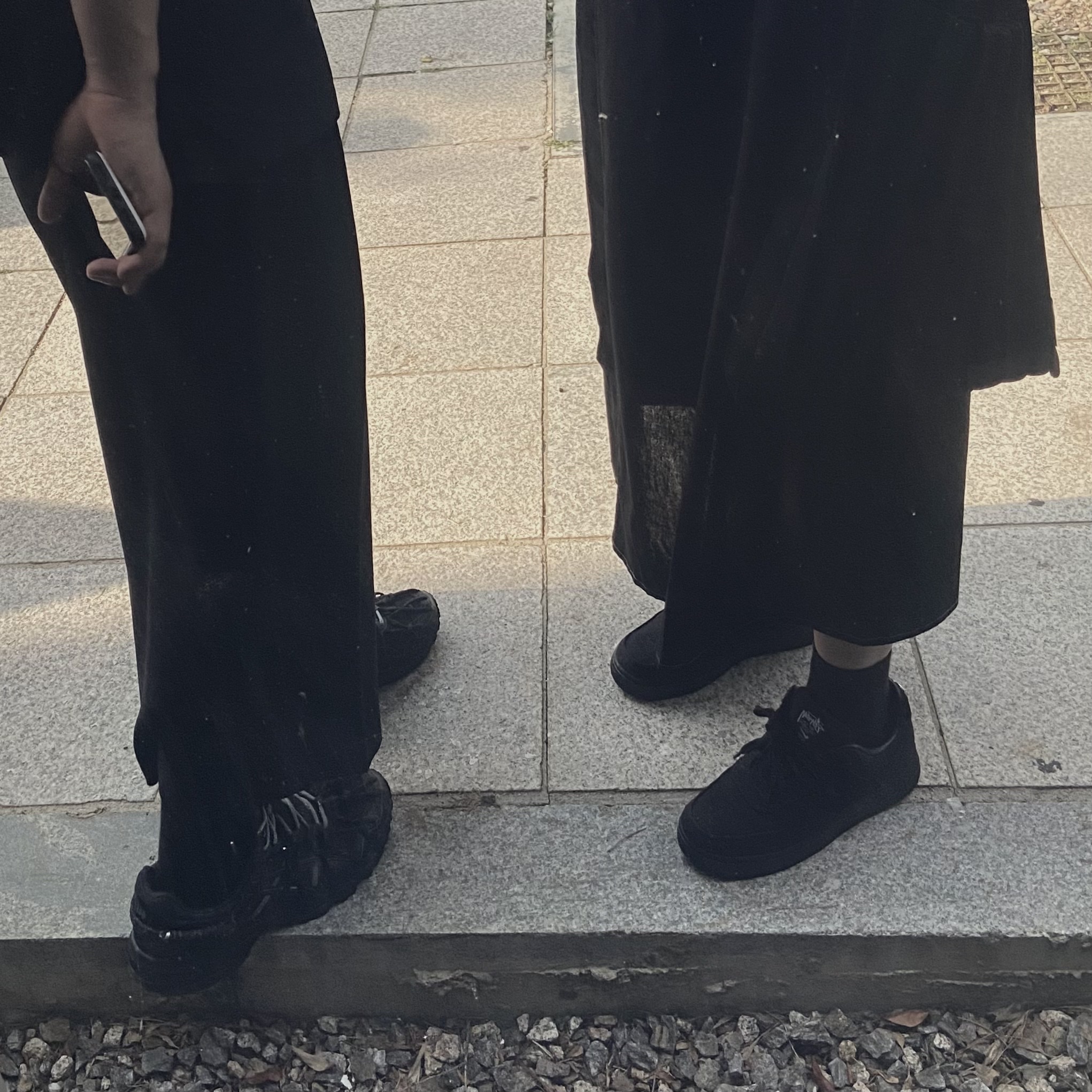 Nike x Stussy Air Force 1 Low Triple Black 착용 스타일 - 2