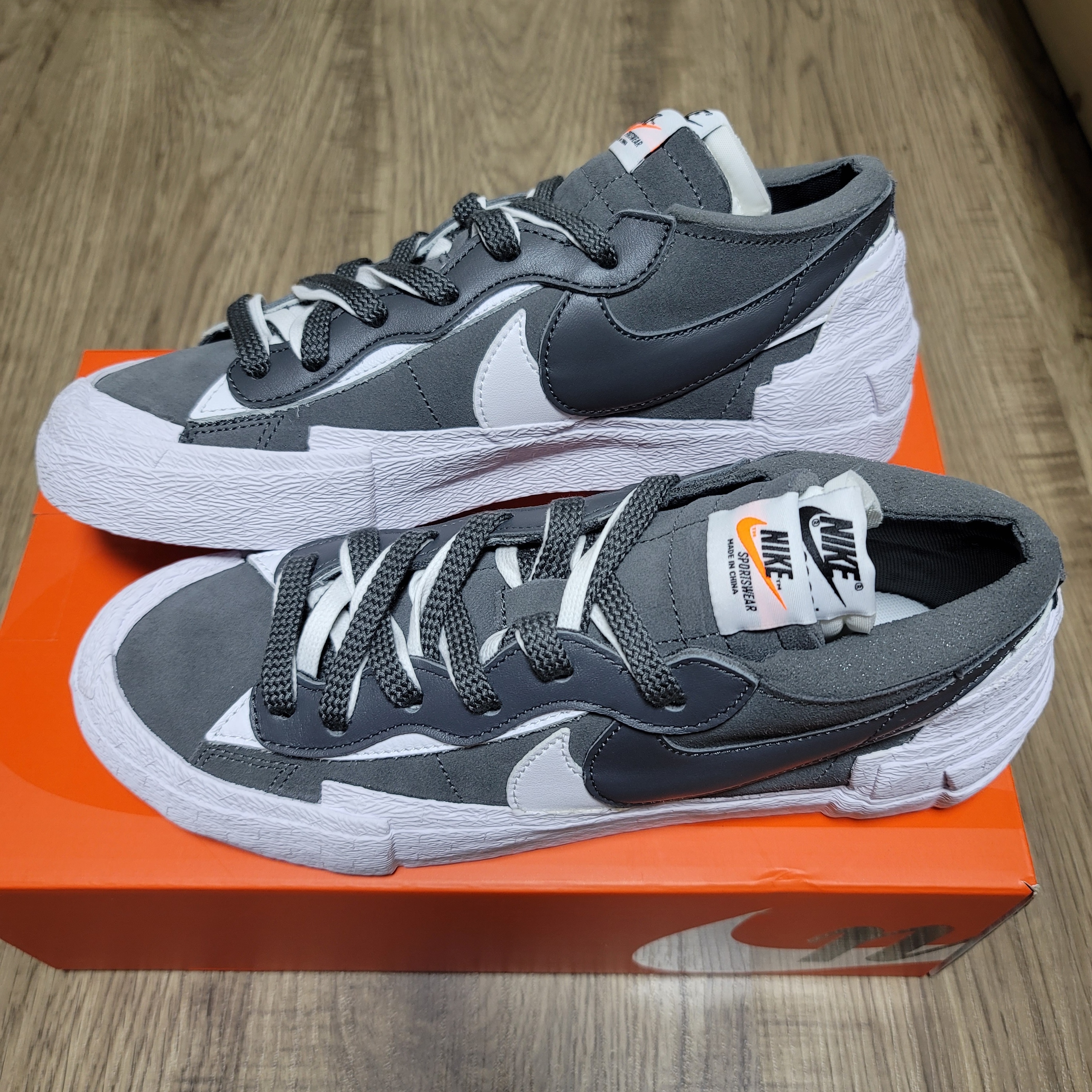 Nike x Sacai Blazer Low Iron Grey 착용 스타일 - 3
