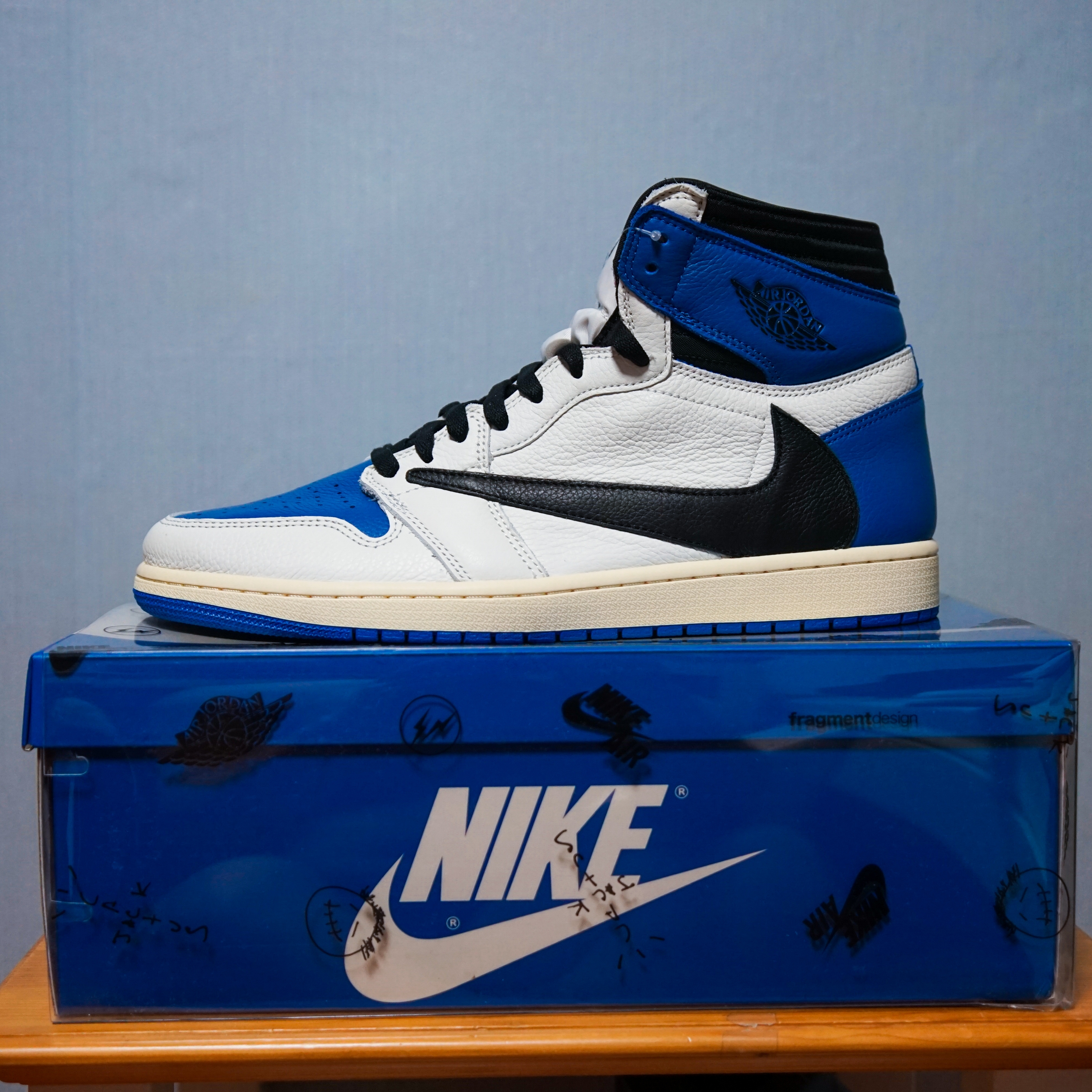 Jordan 1 x Travis Scott x Fragment Retro High OG SP Military Blue, Jordan 1 x Travis Scott Retro High OG SP Mocha 착용 스타일 - 1