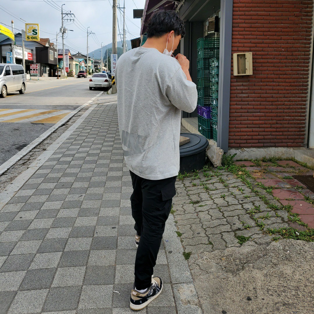 Nike x Travis Scott SB Dunk Low, Nike x Kim Jones Oversized T-Shirt Grey Heather - US/EU 착용 스타일