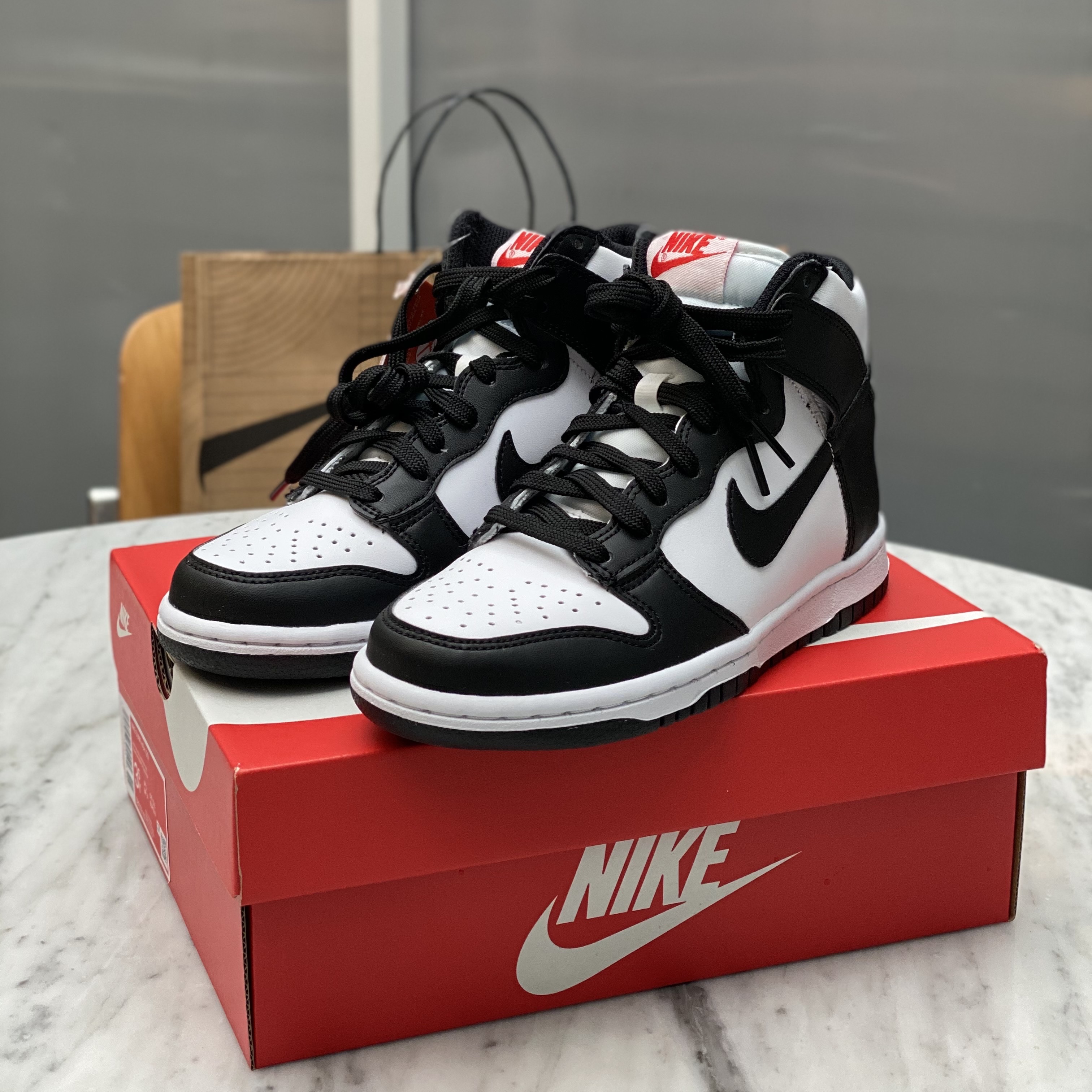 (W) Nike Dunk High Black and White 착용 스타일