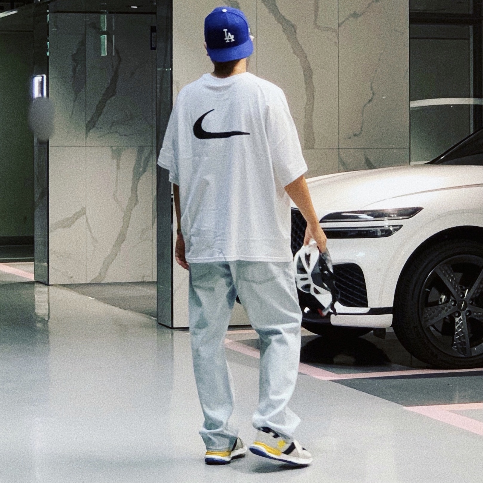 Nike x Off-White NRG Short Sleeve T-Shirt White, Maison Mihara Yasuhiro x Nigel Cabourn FR Army Sneakers Navy 착용 스타일 - 1