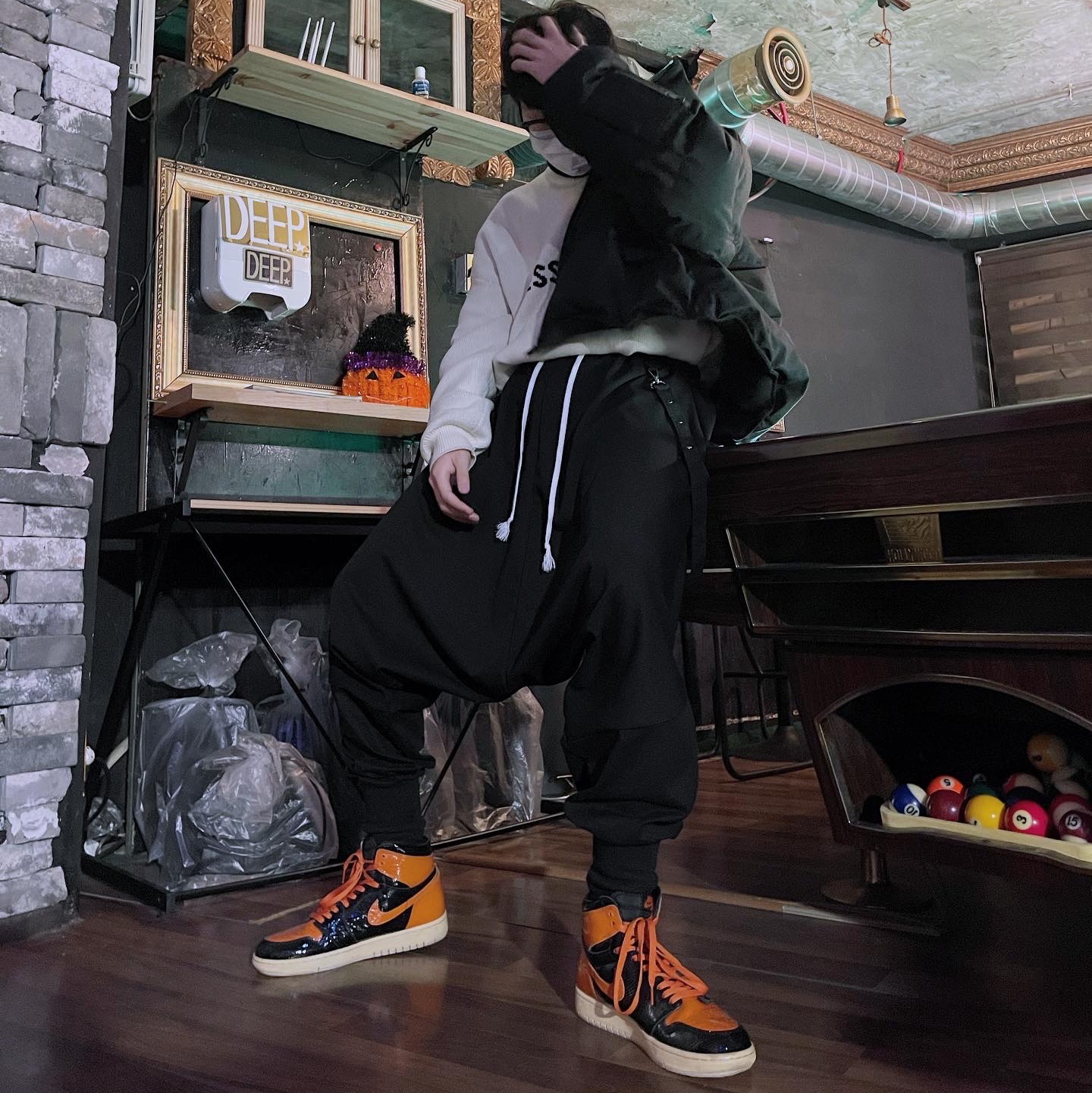 Jordan 1 Retro High Shattered Backboard 3.0, Essentials Pull-Over Crewneck Sweatshirt Cream - 21SS 착용 스타일