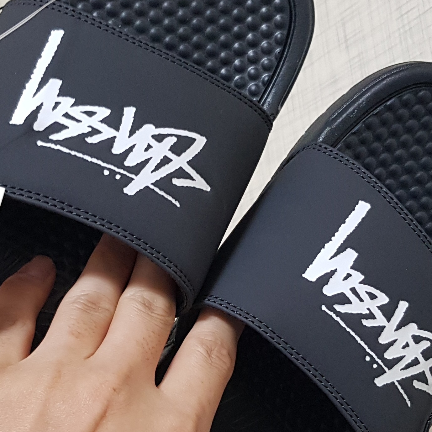 Nike x Stussy Benassi Slide Off Noir 착용 스타일