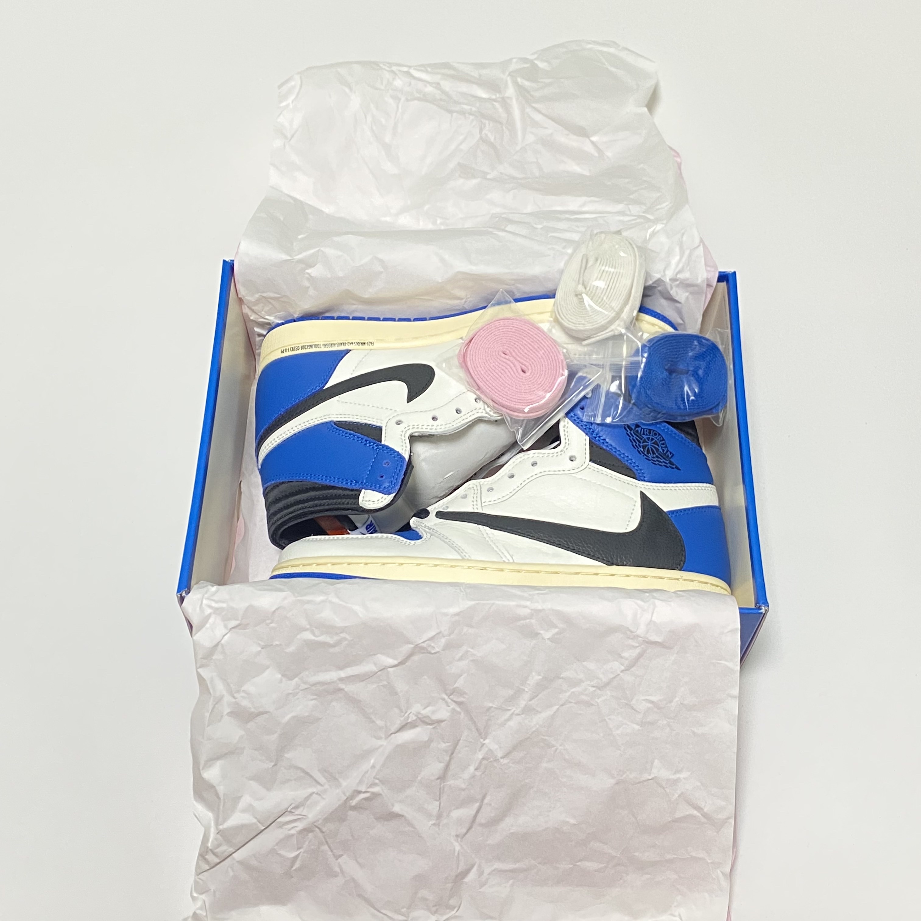 Jordan 1 x Travis Scott x Fragment Retro High OG SP Military Blue 착용 스타일 - 2